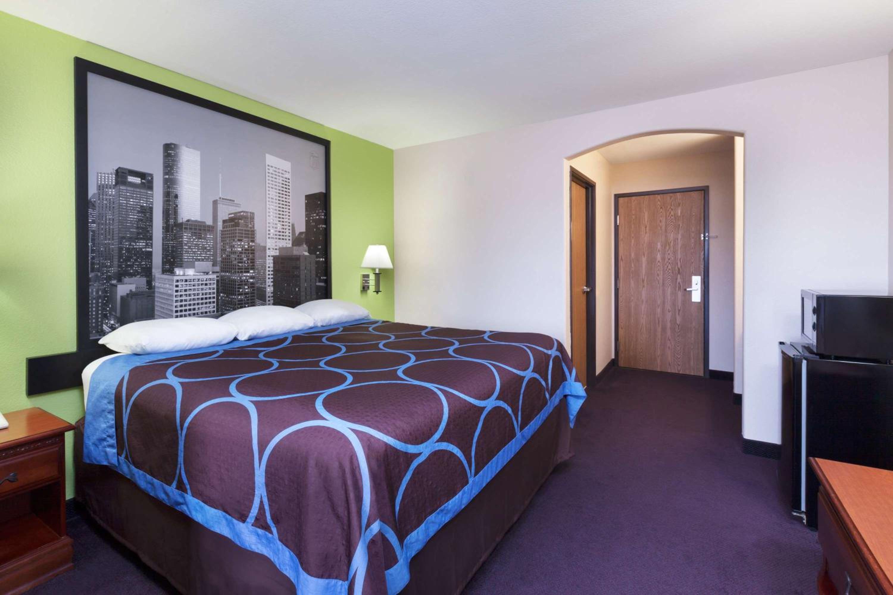 King Room - Non-Smoking photo 1