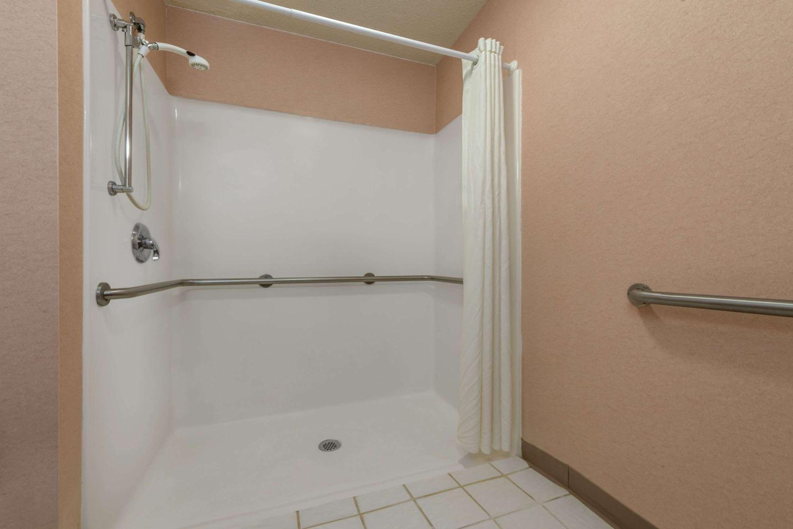 King Room - Mobility Access/Non-Smoking - Photo 3