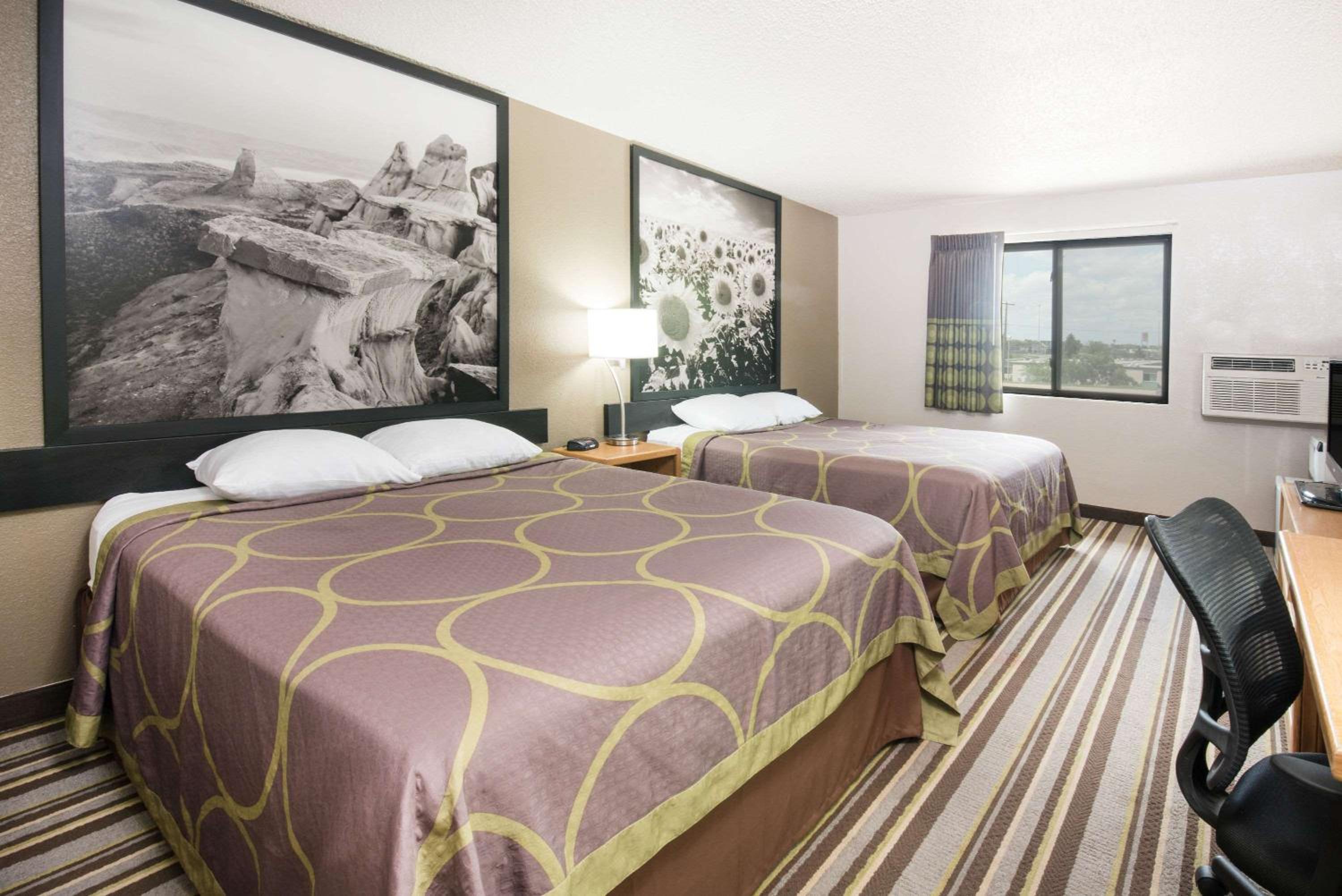 Queen Room with Two Queen Beds - Non-Smoking photo 1