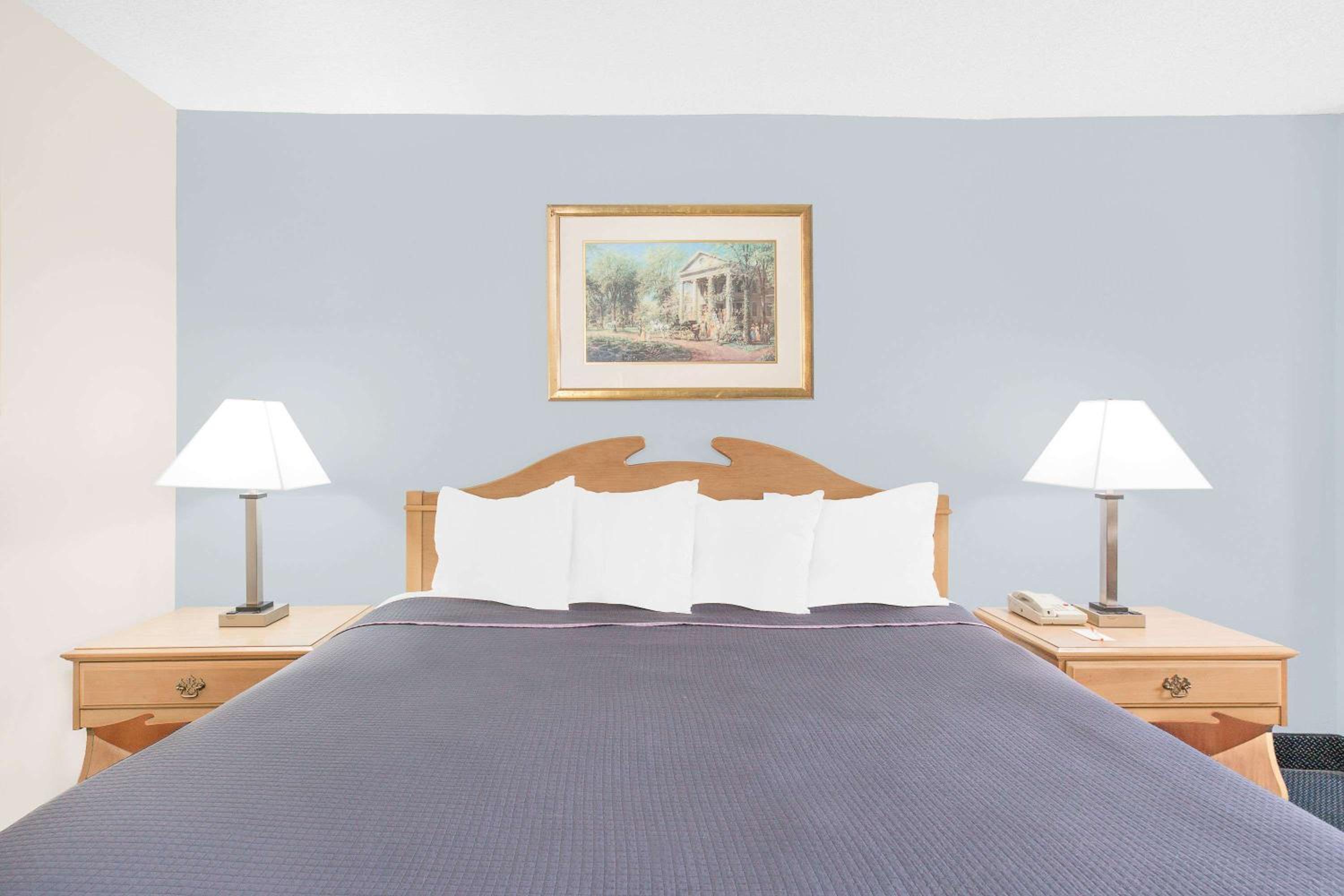 Standard King Room - Smoking - Photo 1