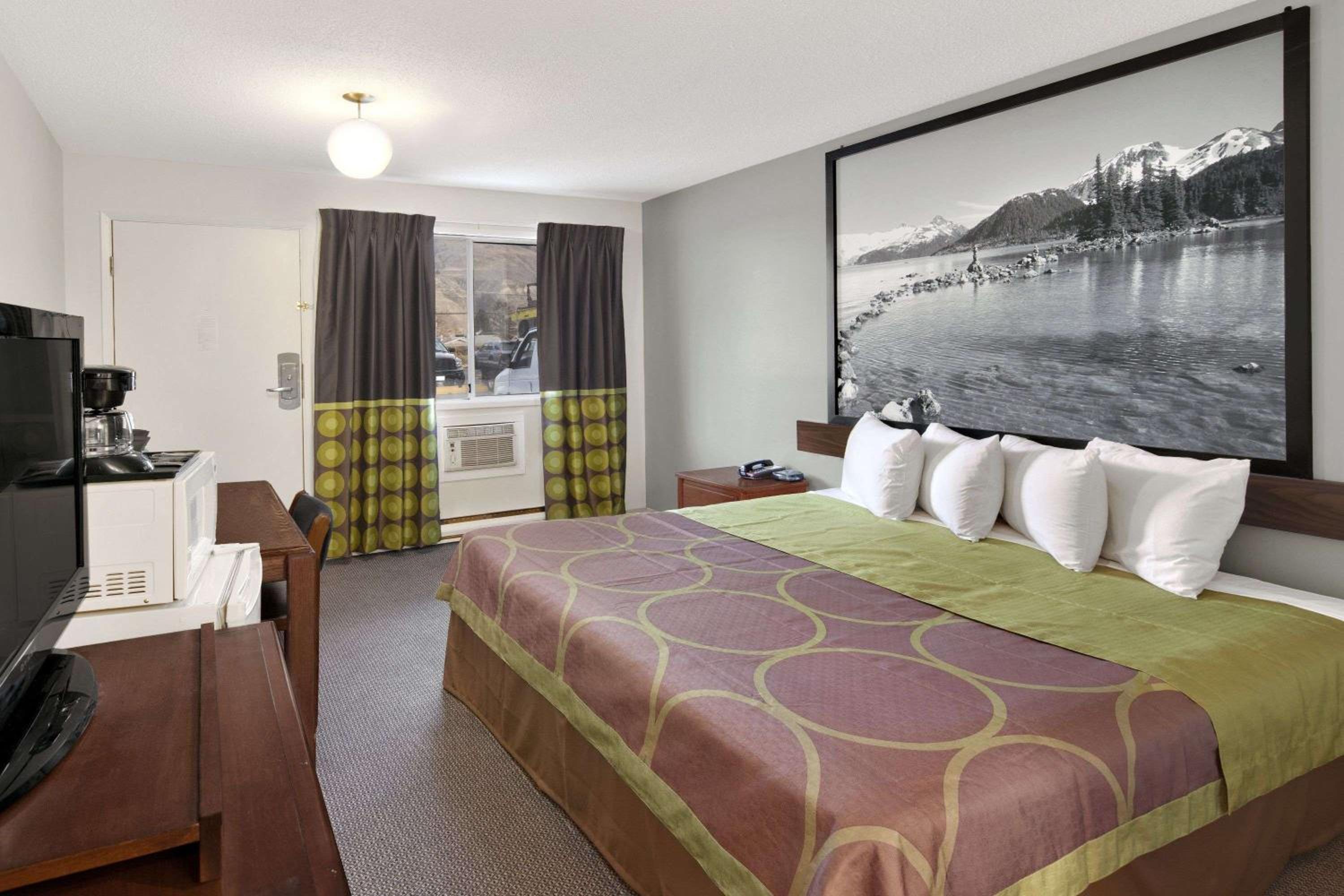 King Room - Non-Smoking - Photo 1