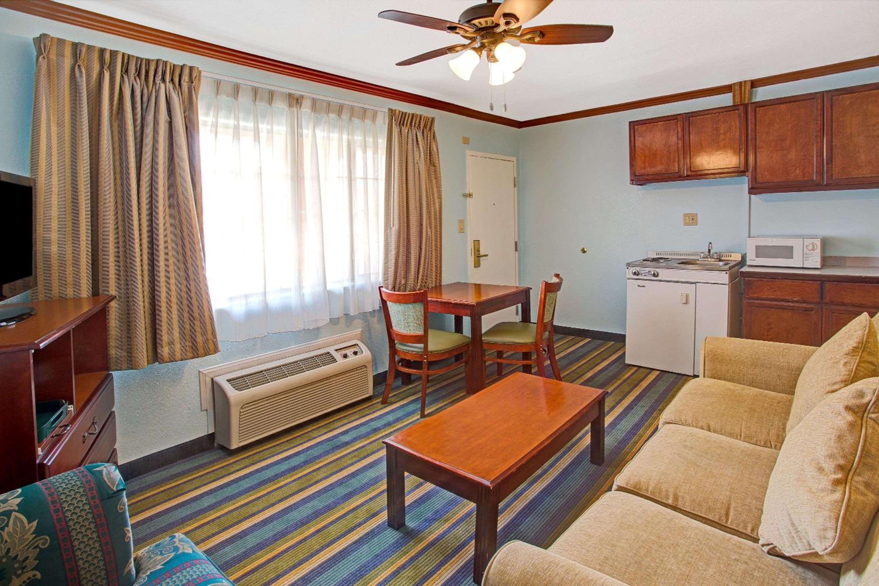 King Studio with Sofa Bed- Non-Smoking - Photo 1