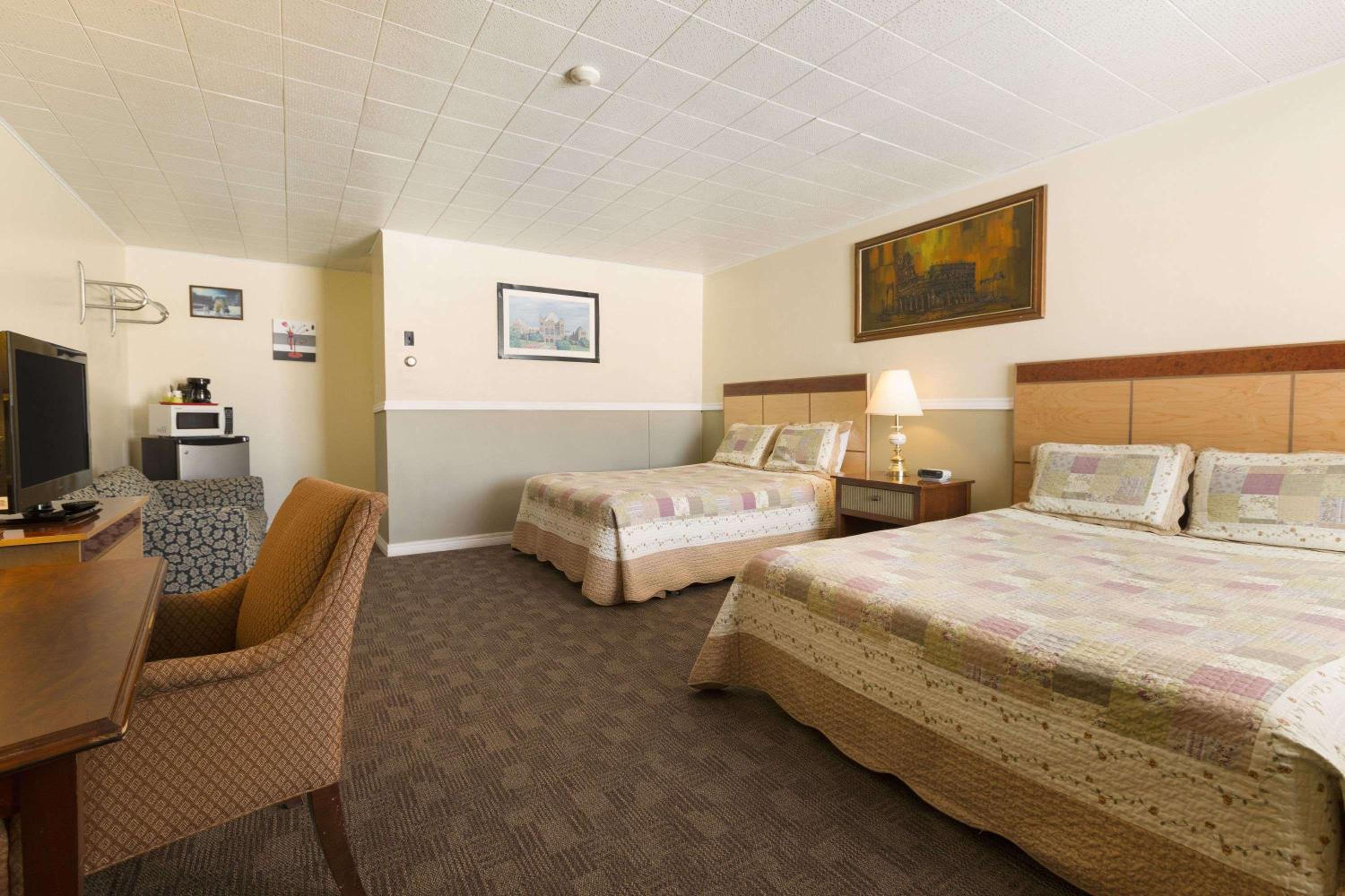 Double Room with Two Double Beds - Non-Smoking - Photo 1