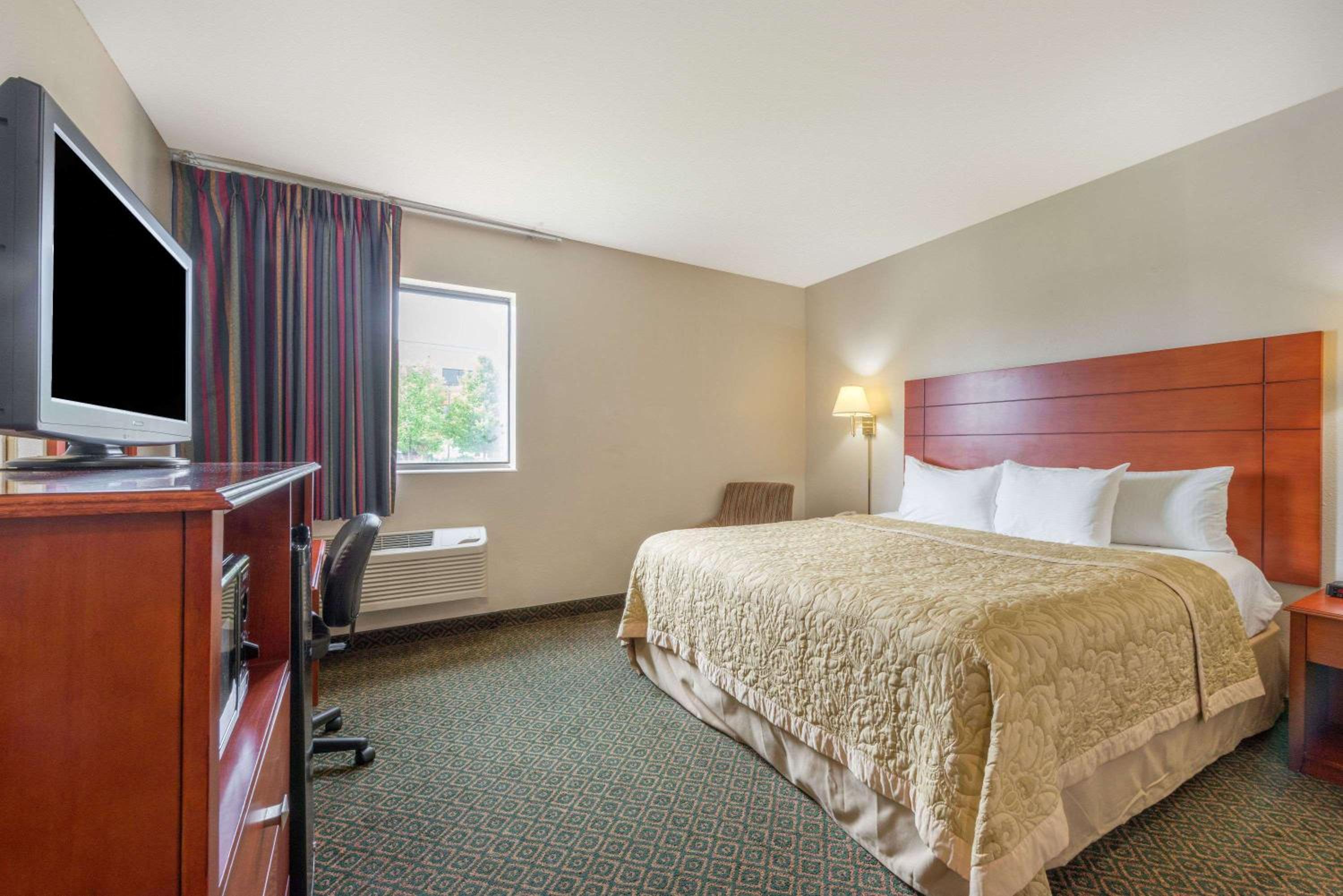 King Room - Disability Access - Non-Smoking - Photo 1