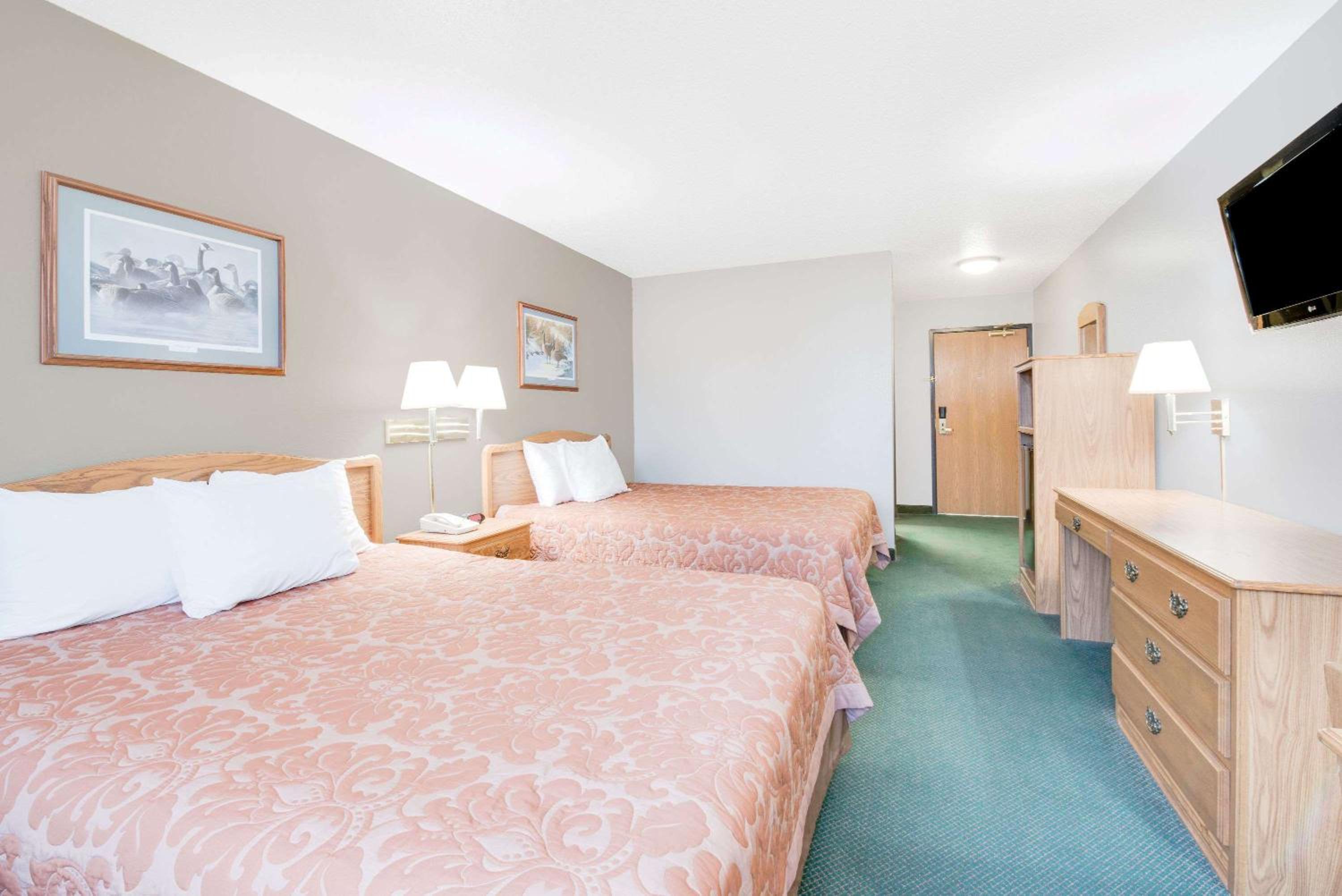 Queen Room with Two Queen Beds - Non-Smoking photo 1