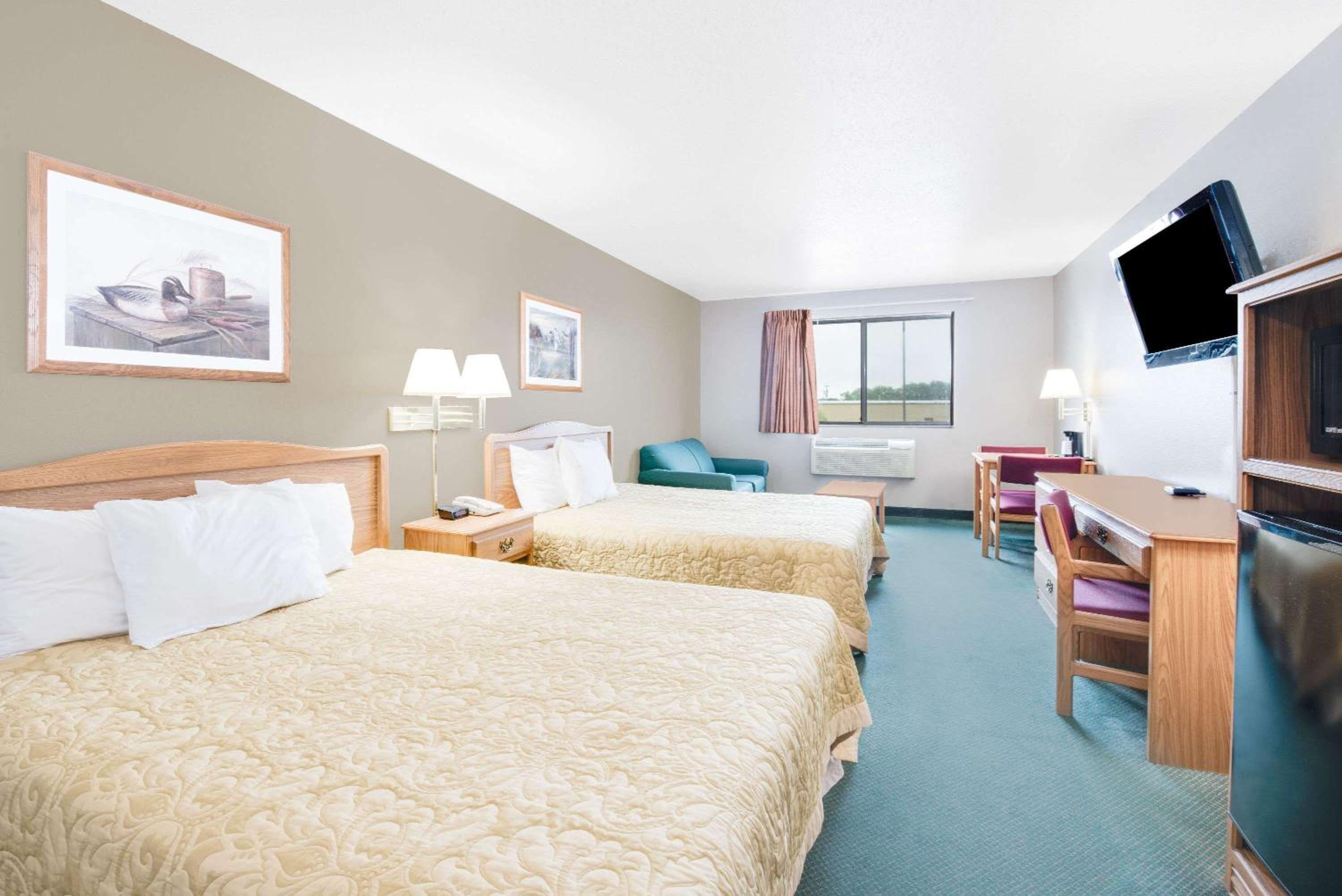 Deluxe Queen Room with Two Queen Beds - Non-Smoking photo 1