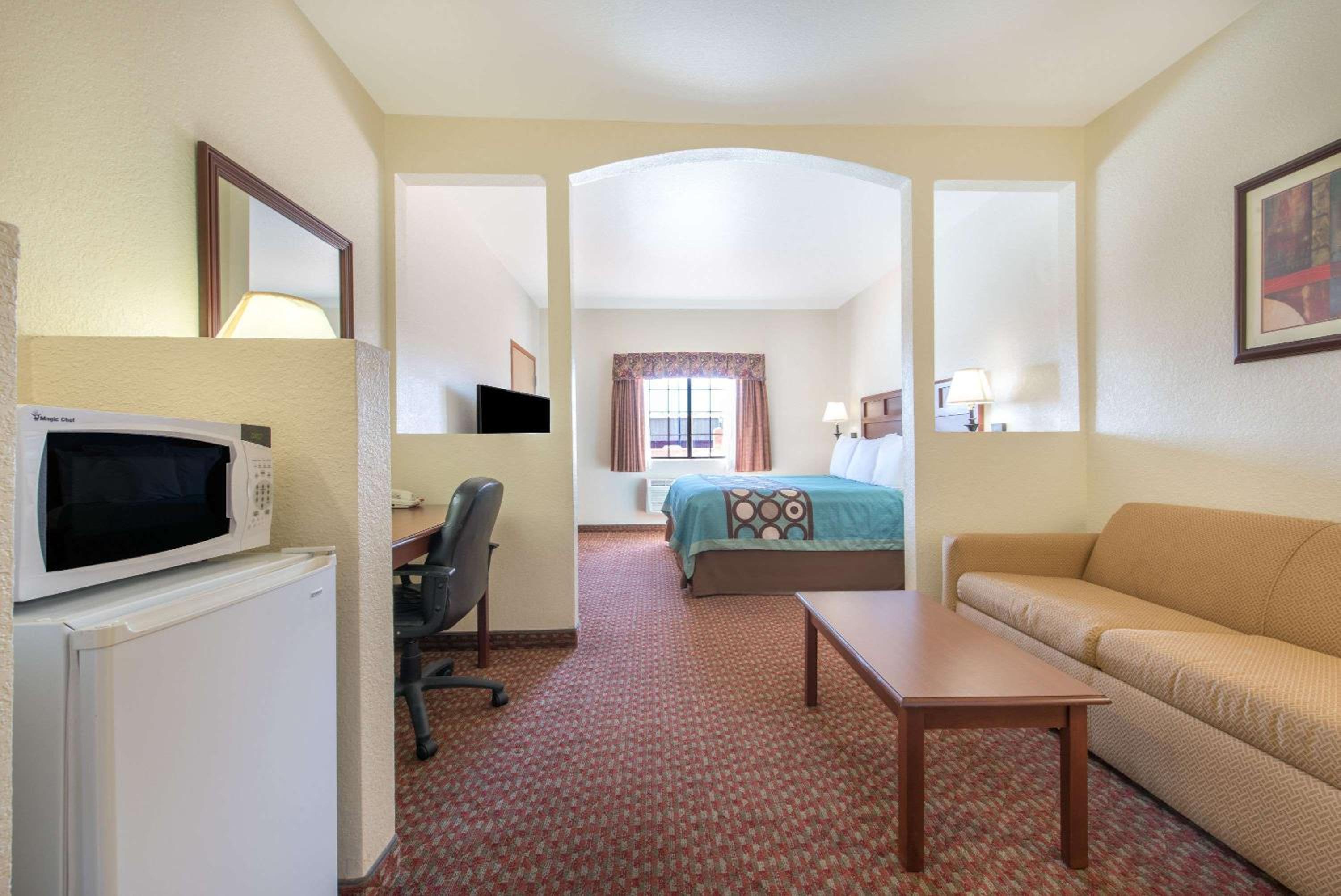 King Suite - Non-Smoking - Photo 5