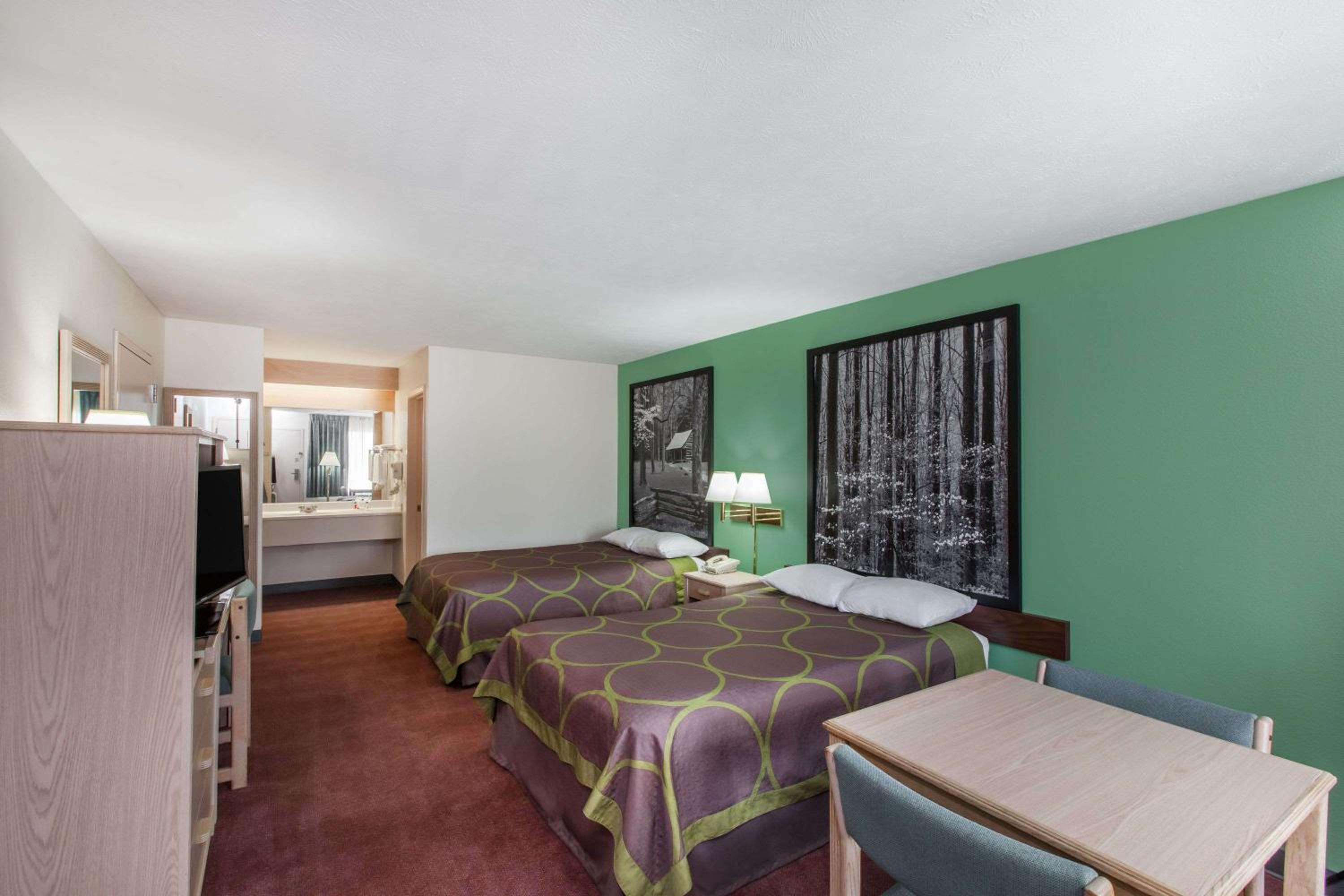 Double Room With Two Double Beds - Non-Smoking - Photo 1