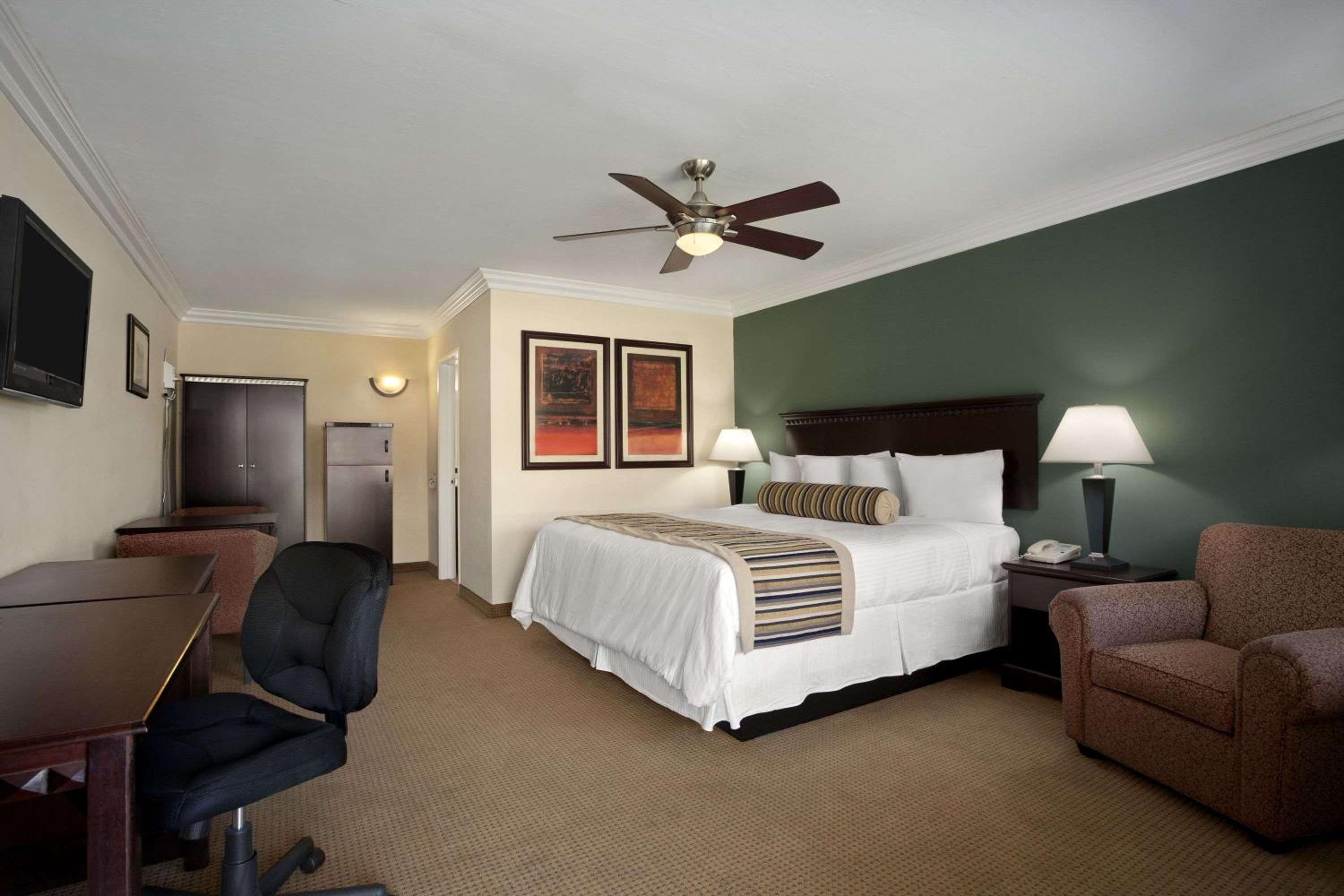 King Room with Courtyard View photo 3