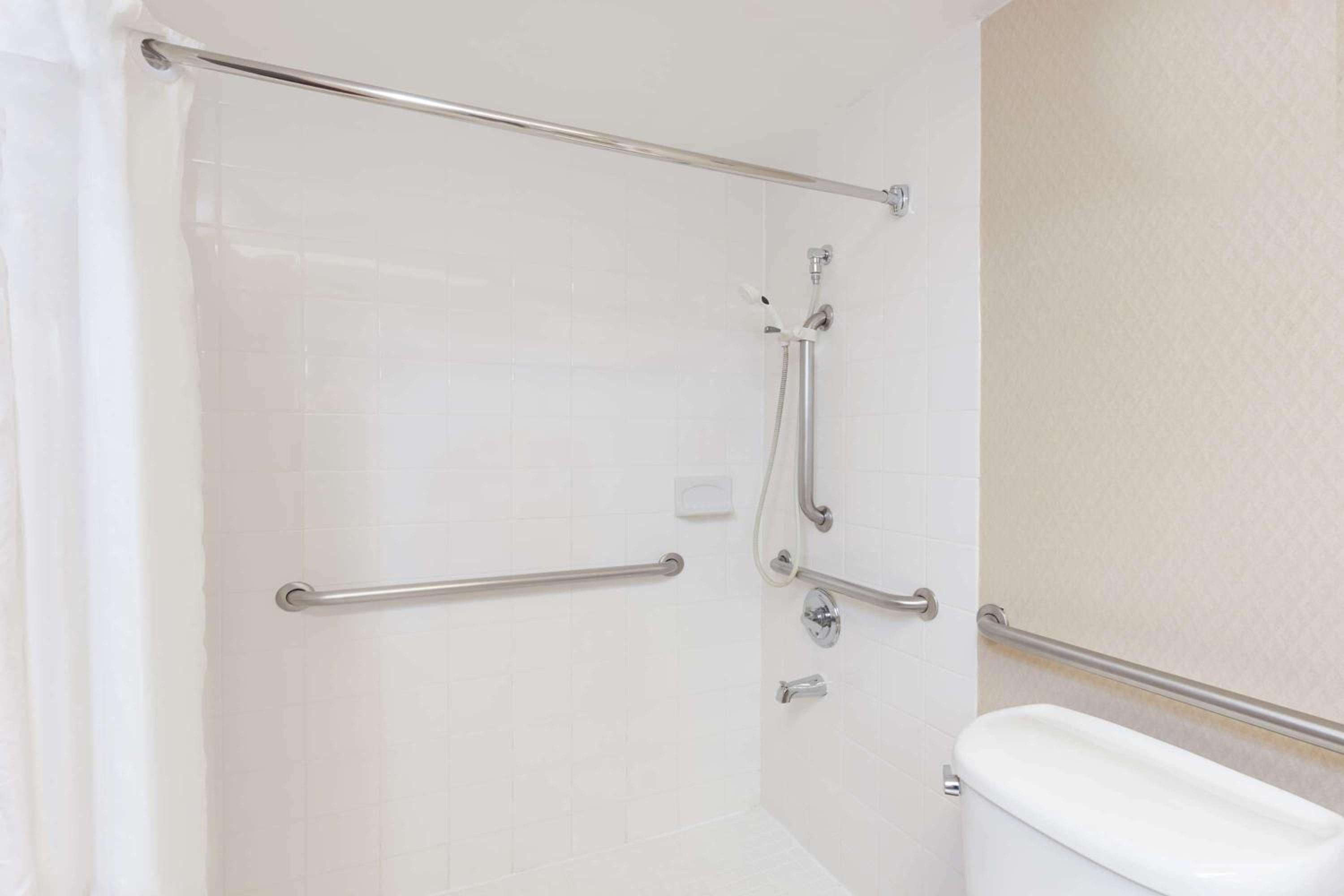 King Room with Mobility/Hearing Impaired Access - Non-Smoking - Photo 3