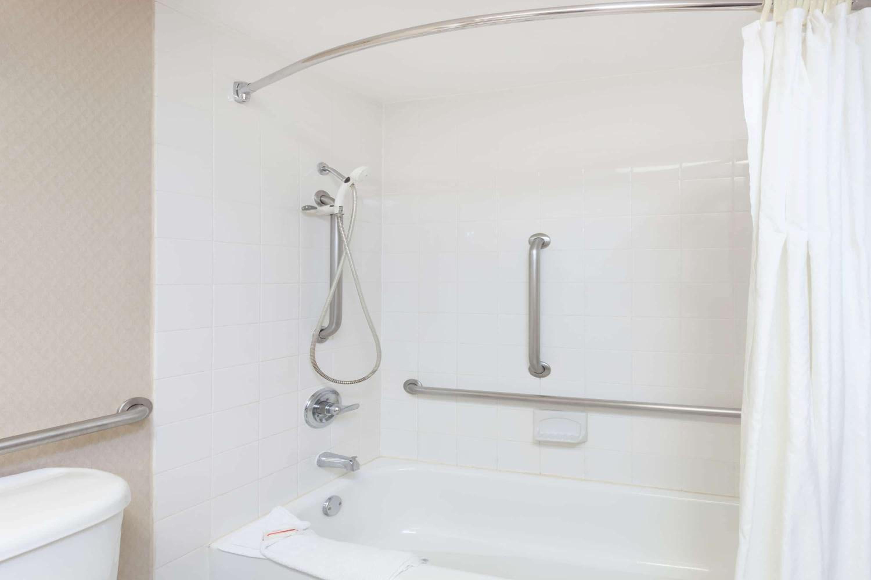 Room with Two Double Beds - Non-Smoking - Photo 4