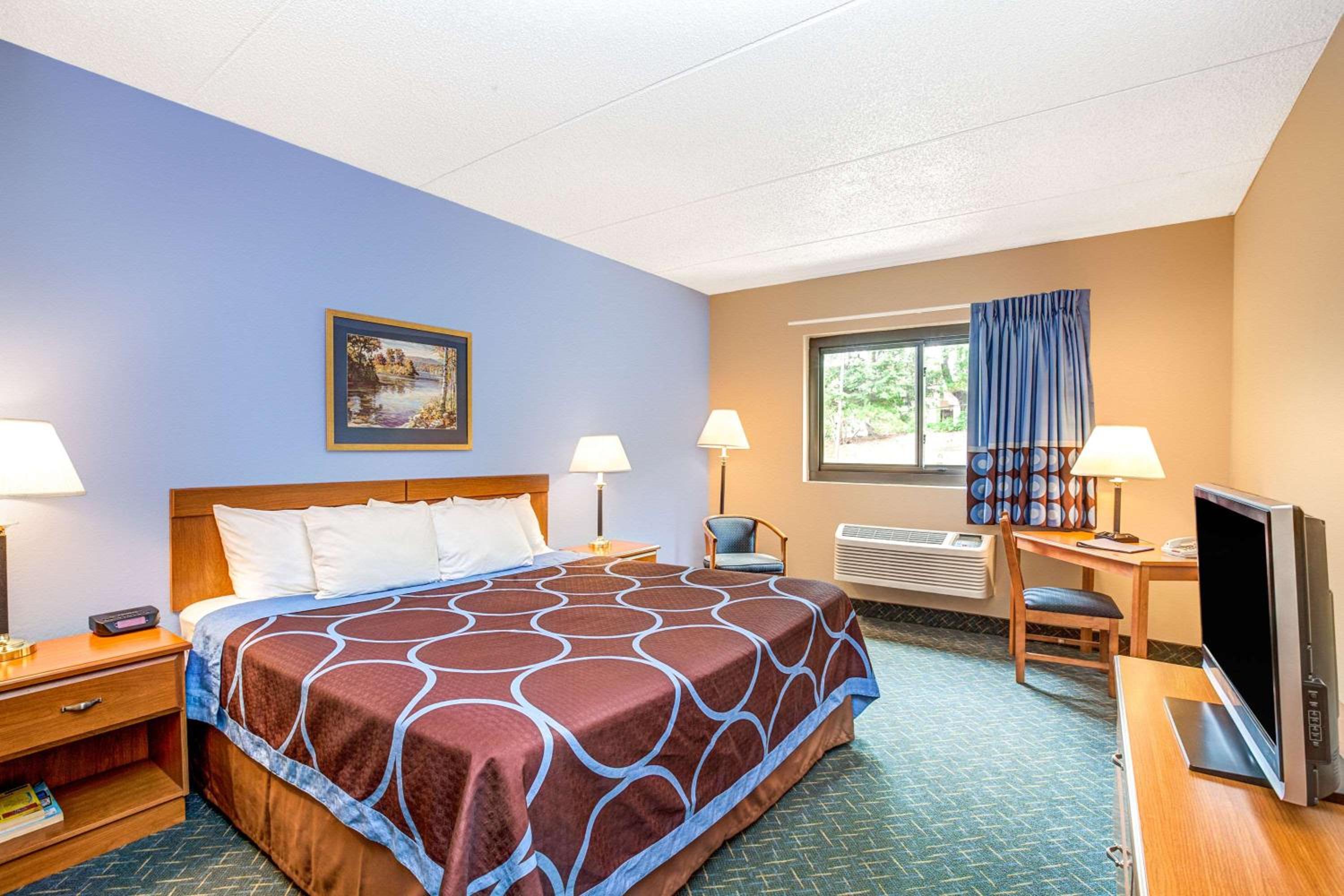 King Room - Non-Smoking - Photo 3