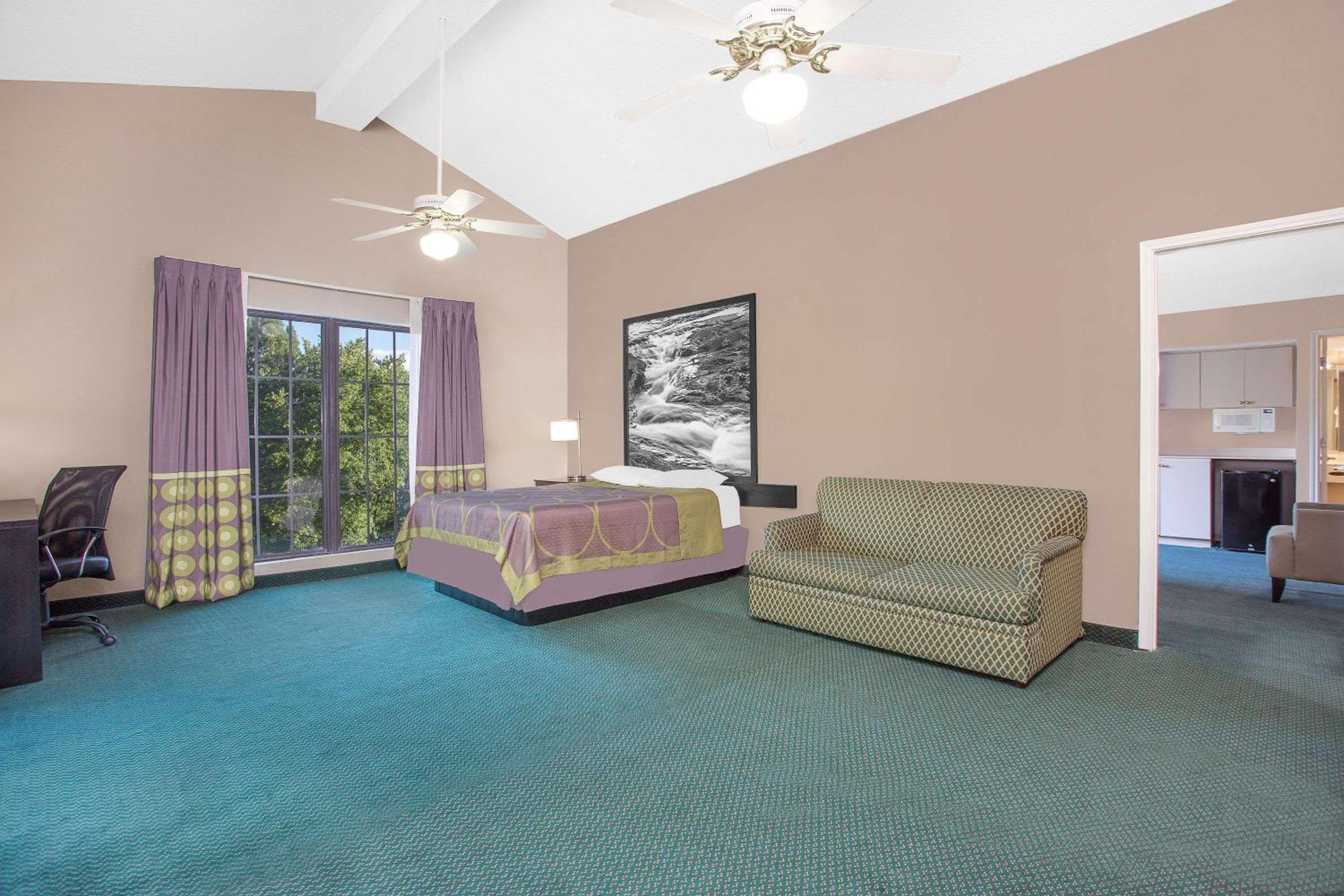 King Studio Suite - Non-Smoking - Photo 1