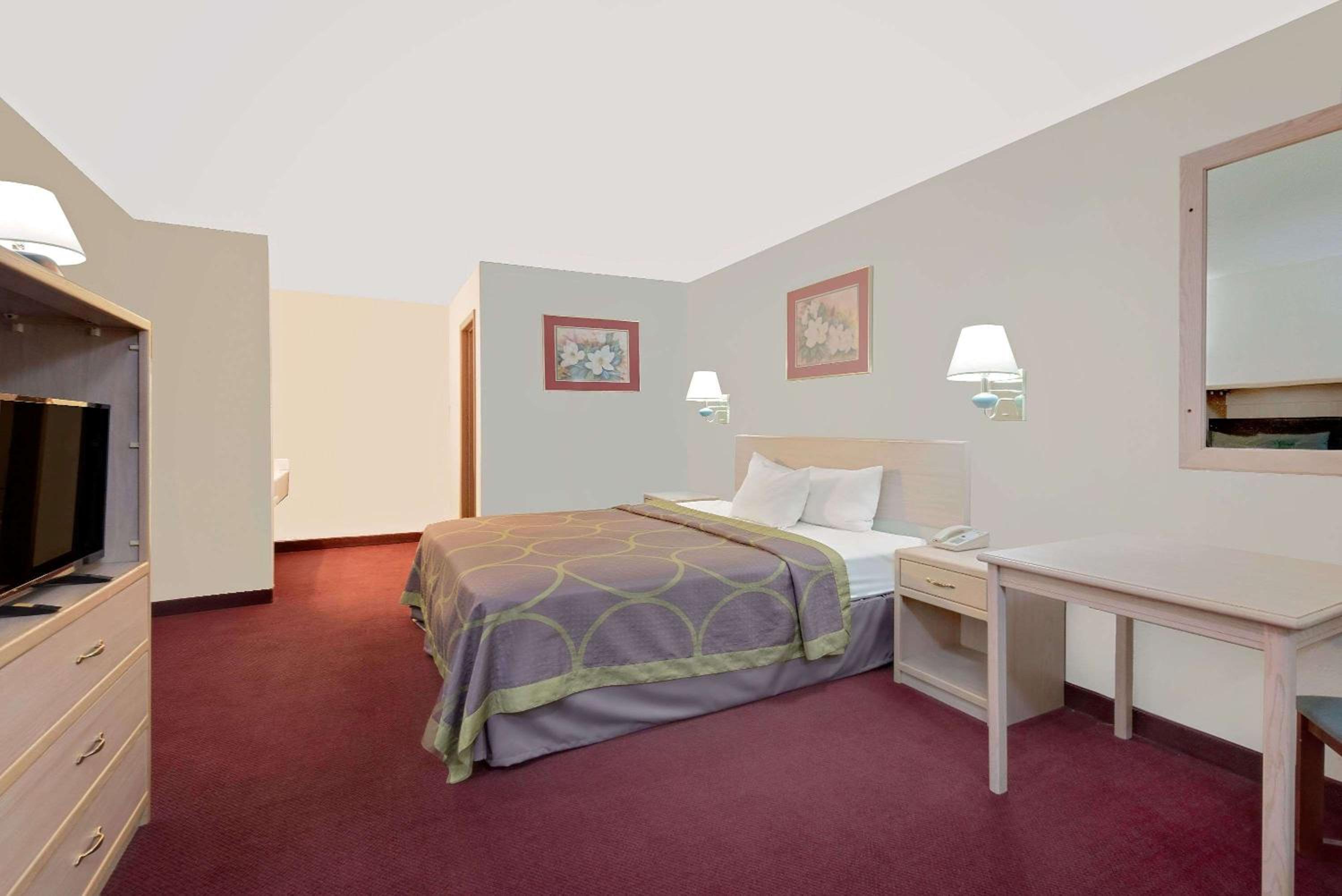 King Room - Non-Smoking photo 3