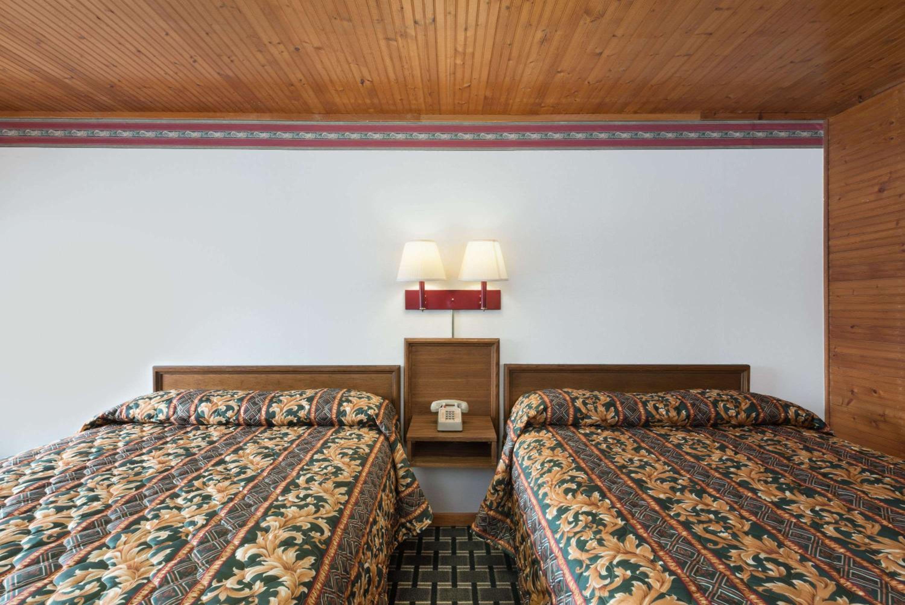 Double Room with Two Double Beds - Non-Smoking - Photo 1