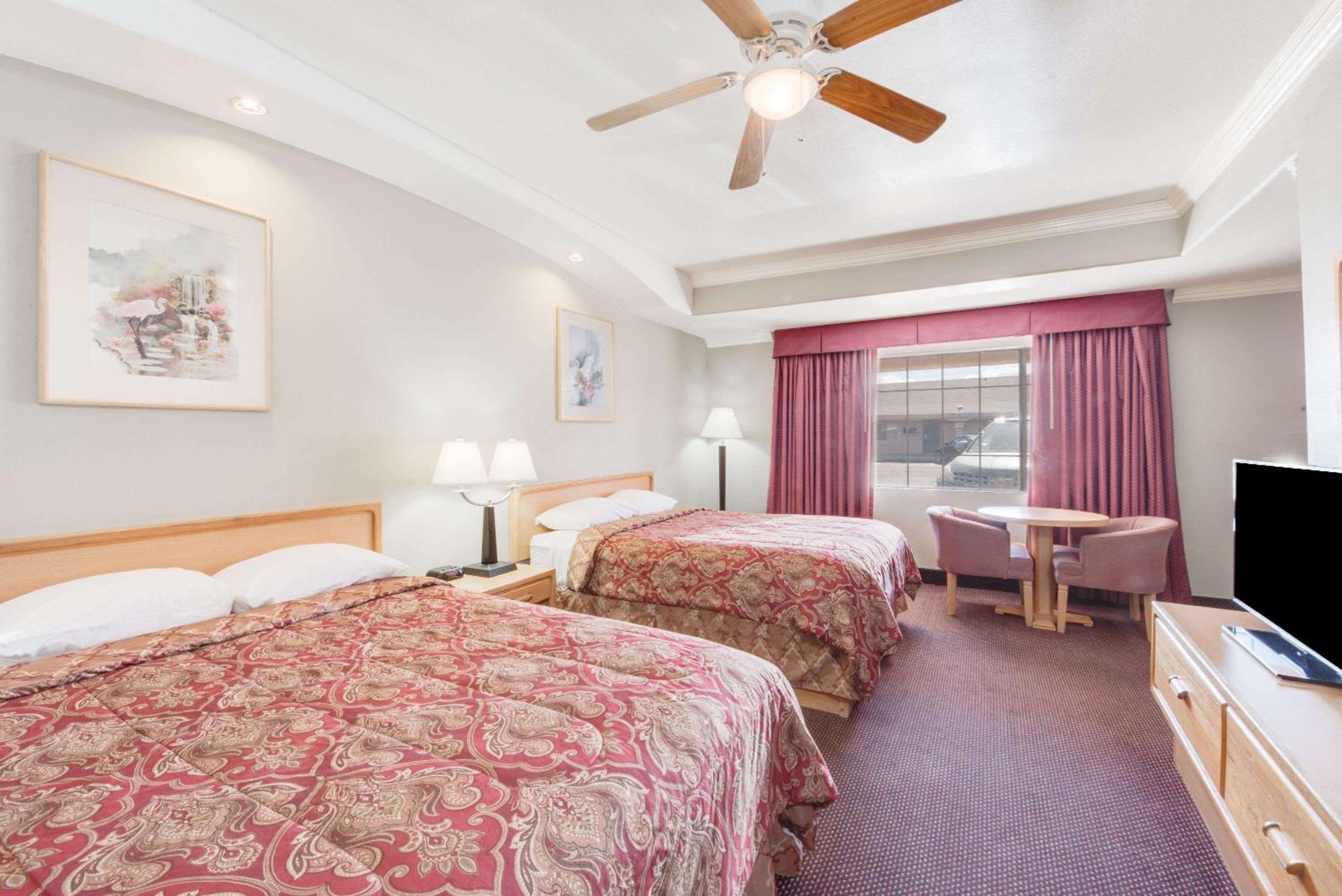 Queen Room with Two Queen Beds - Non-Smoking - Photo 1