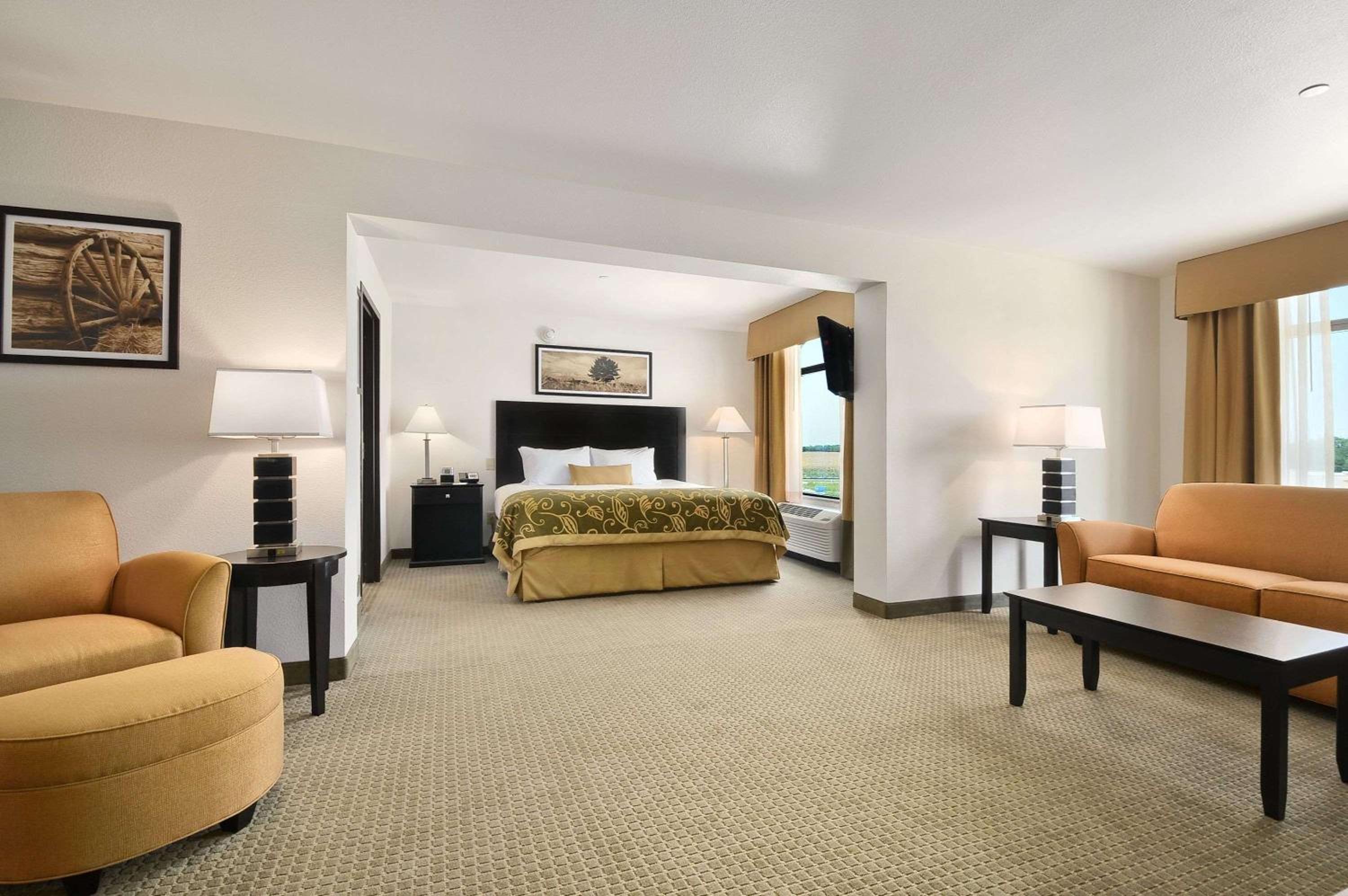 King Studio Suite - Non-Smoking - Photo 2