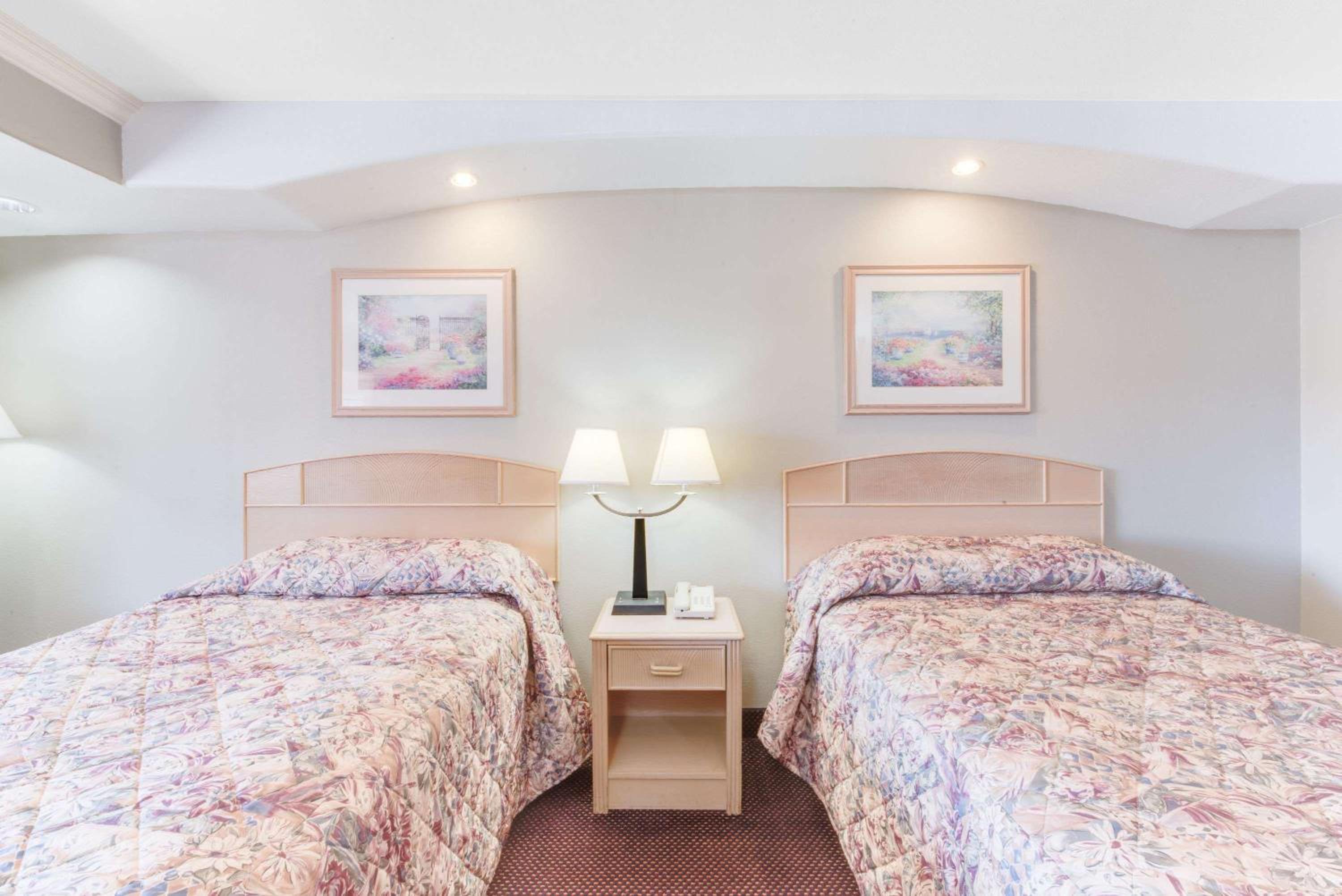 Double Room with Two Double Beds - Non-Smoking - Photo 1
