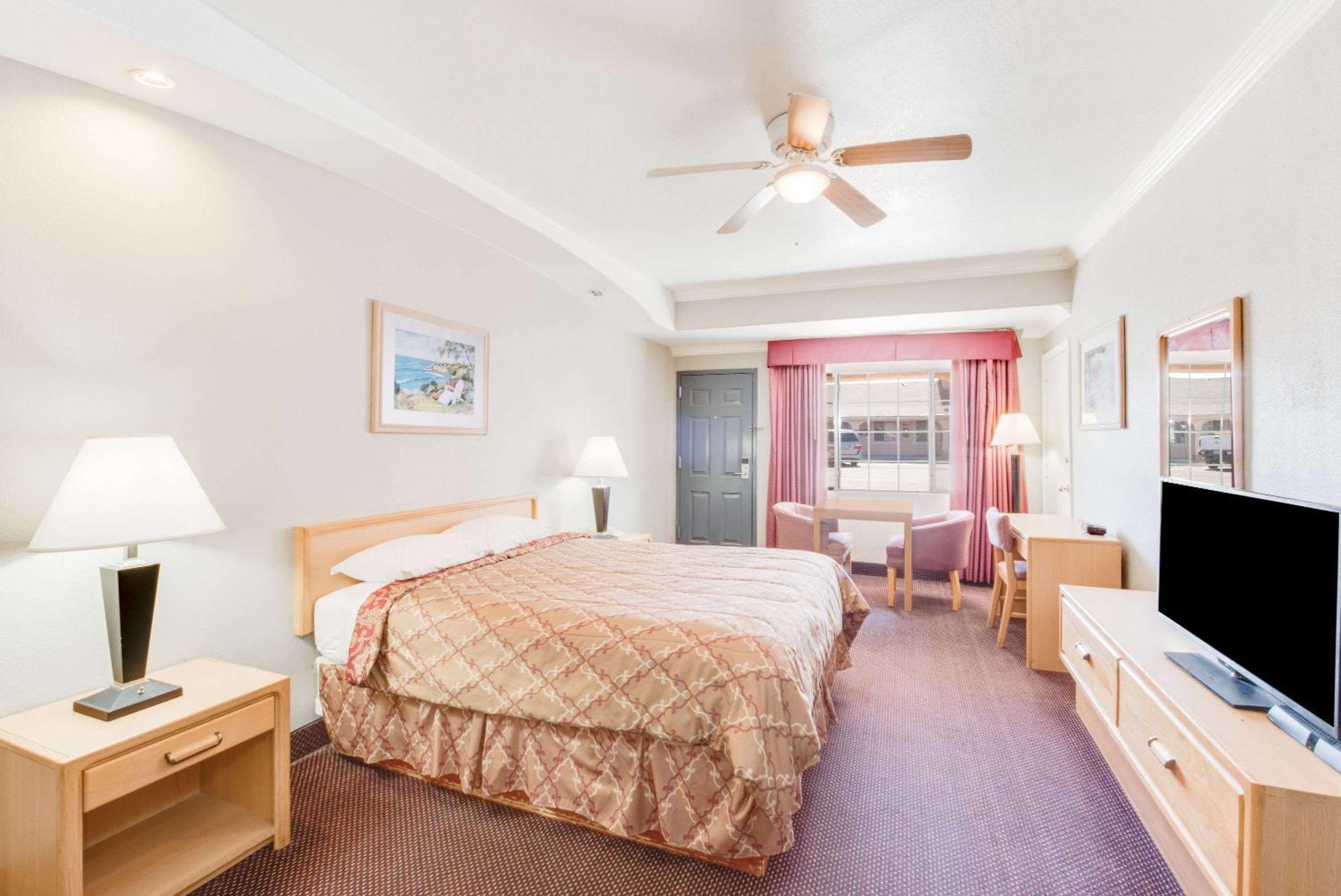 Queen Room - Photo 1