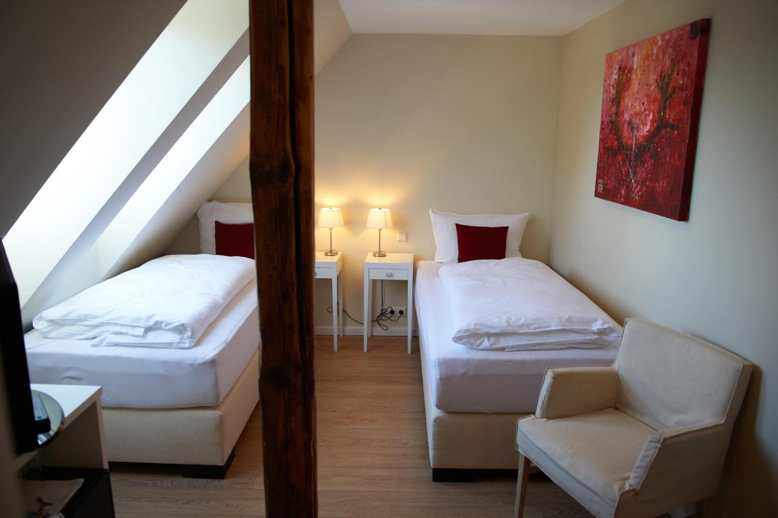 Double Room - Photo 7