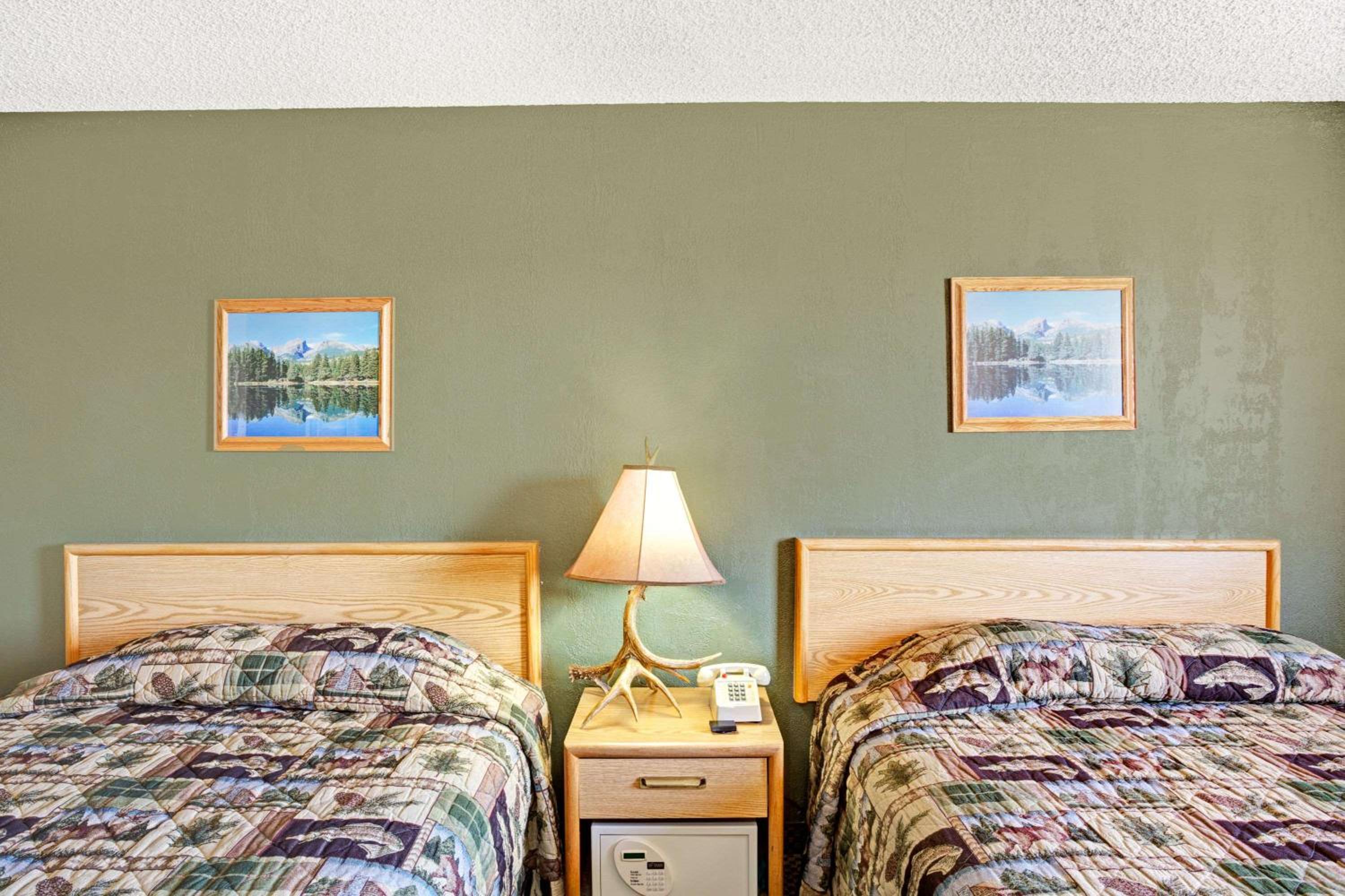 Double Room with Two Double Beds - Smoking - Photo 4