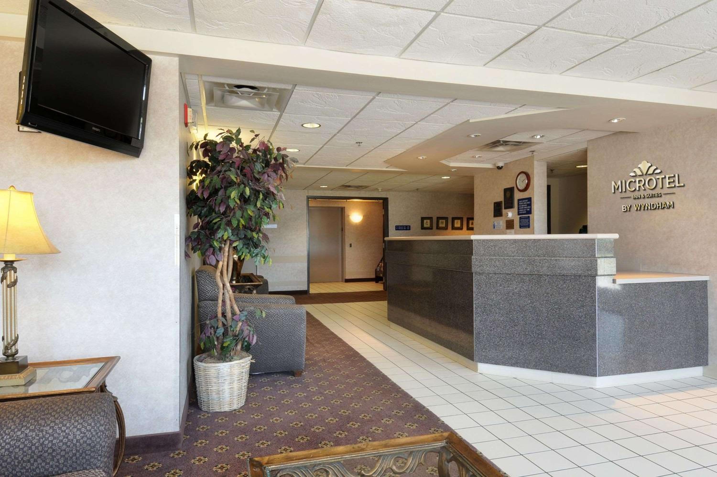King Room - Disability Access- Non-Smoking - Photo 3