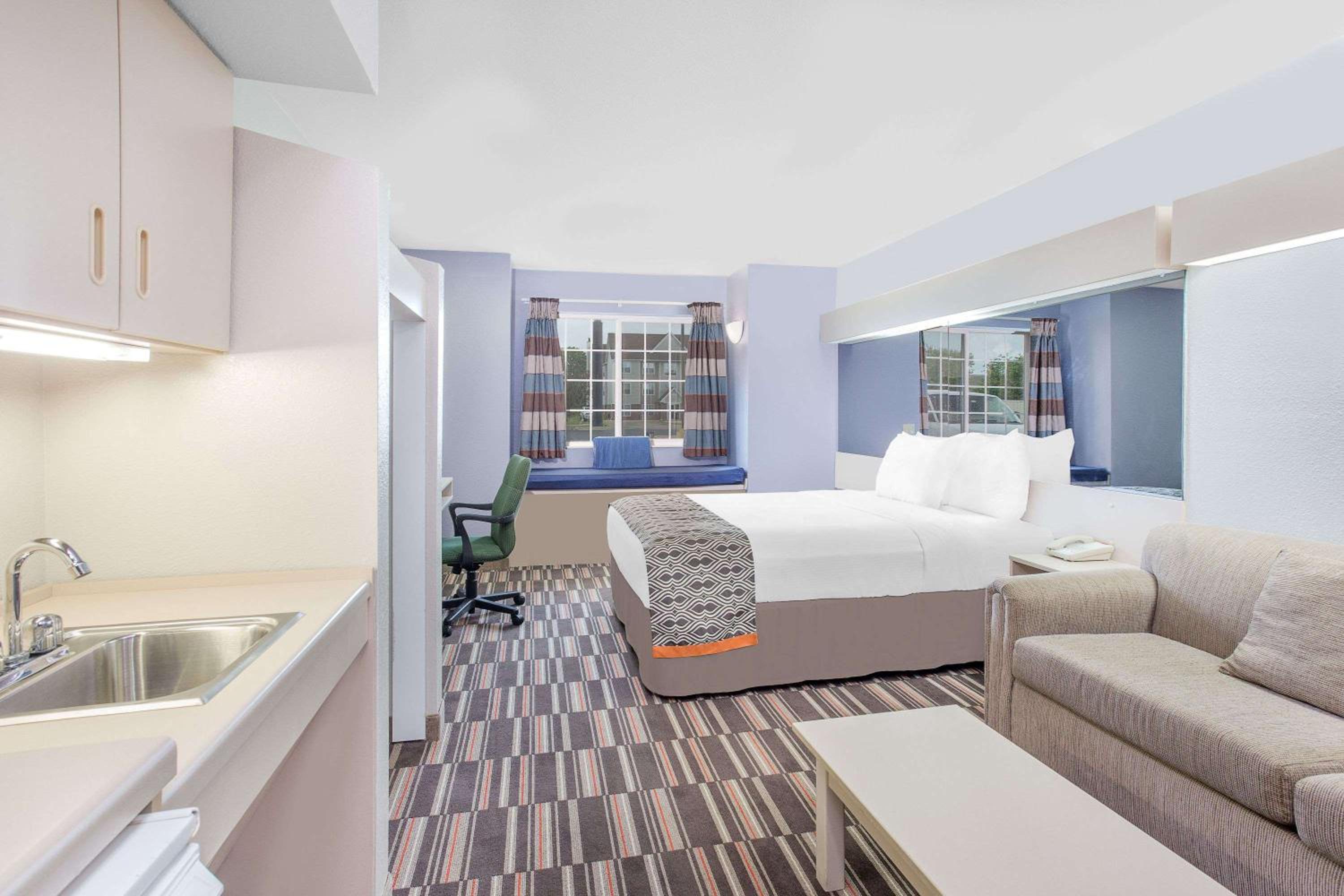1 Queen Bed, Accessible Studio Suite room with Sofa Bed, Non Smoking - Non Pet Friendly Room photo 2