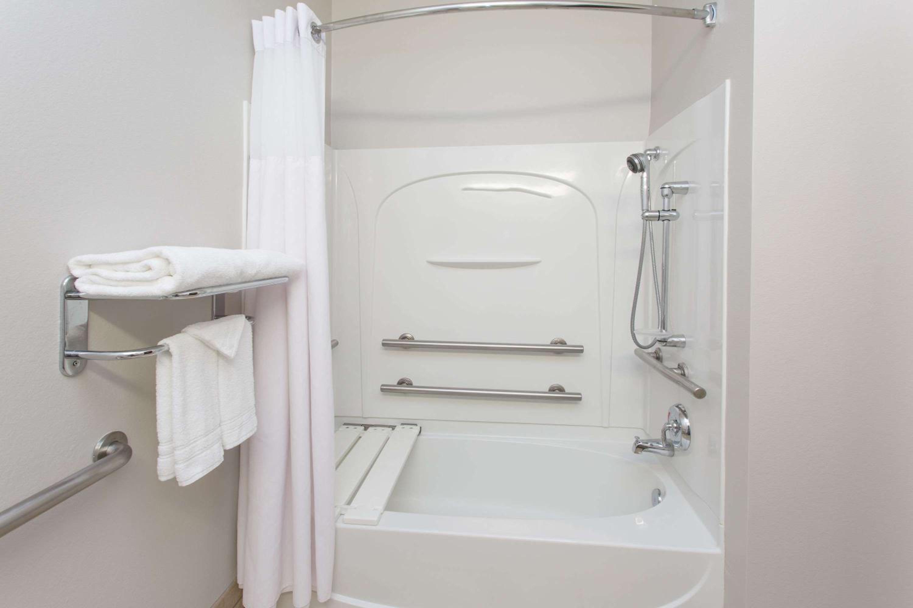 Queen Room with Two Queen Beds - Mobility/Hearing Accessible - Non-Smoking
 - Photo 7