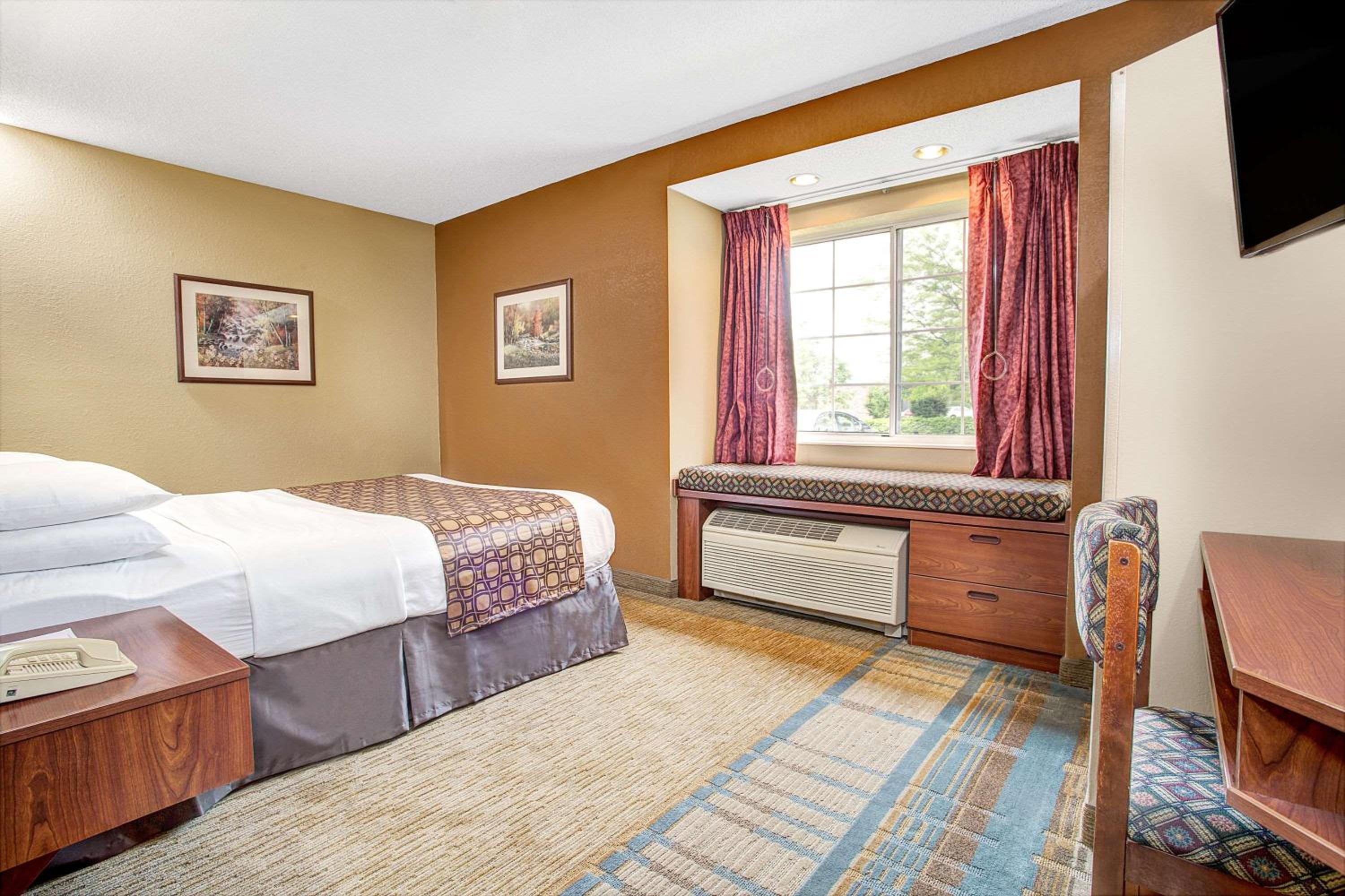 Queen Room - Disability Access - Non-Smoking - Photo 3