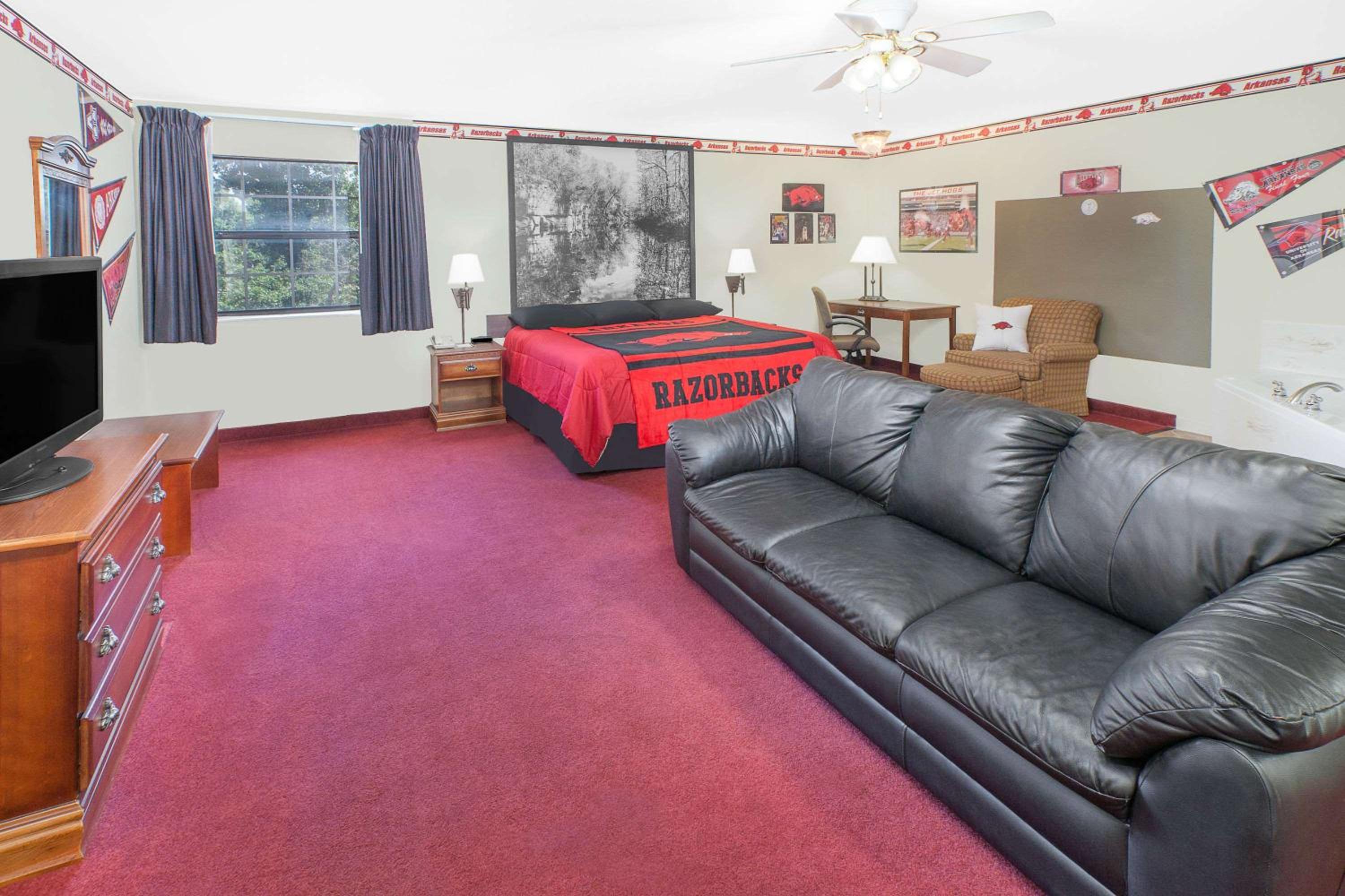 Superior King Suite - Non-Smoking - Photo 3