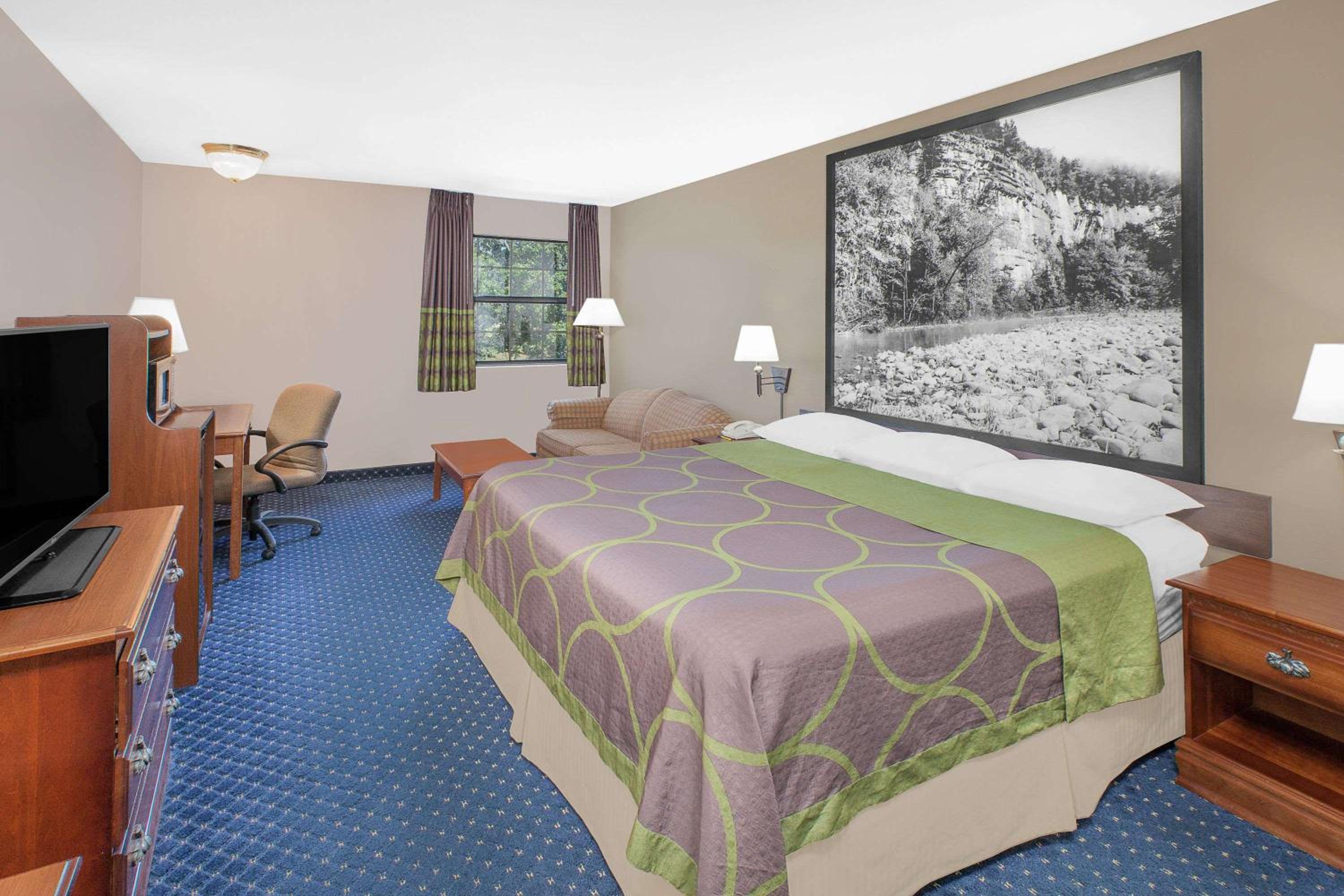 King Suite - Non-Smoking - Photo 5