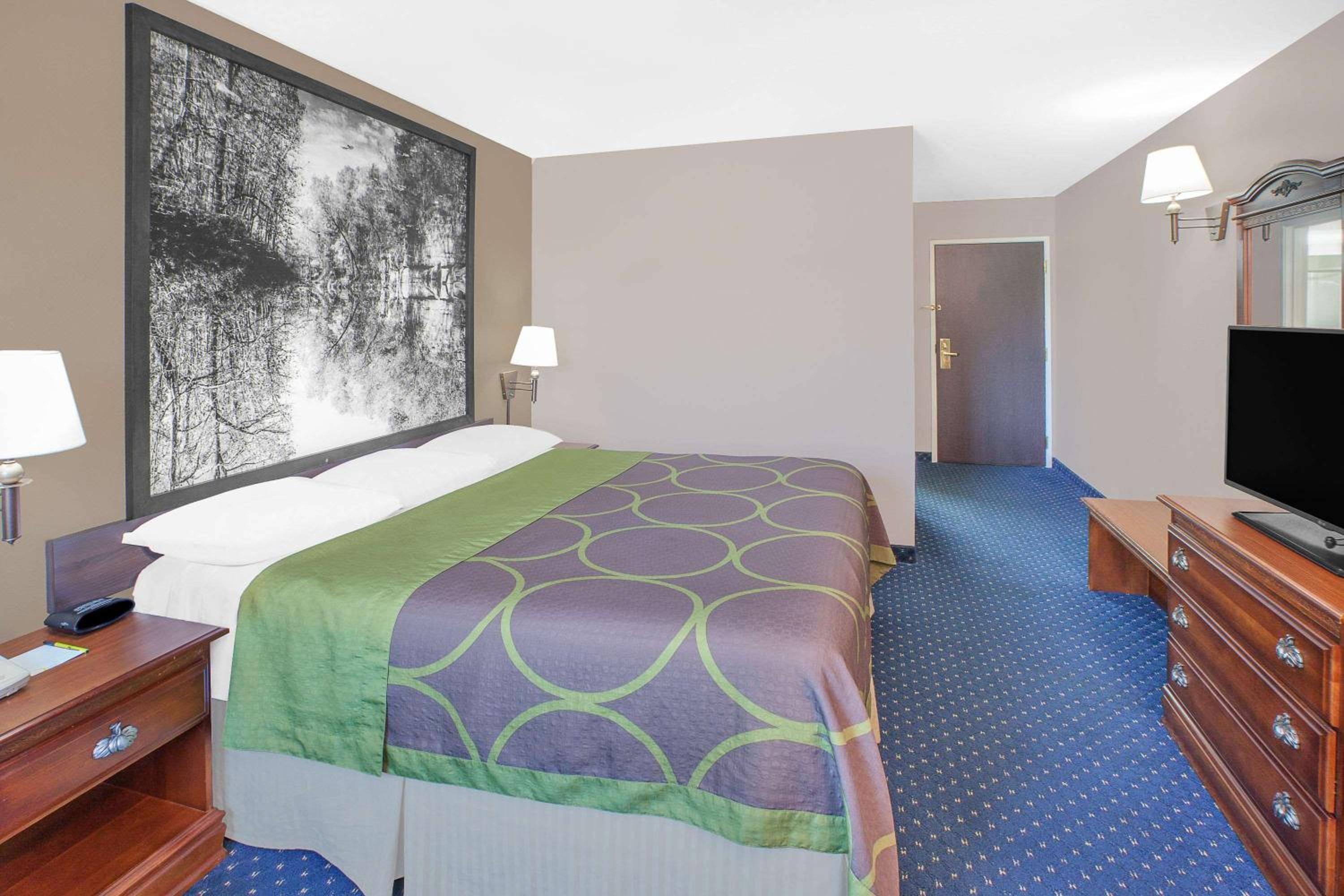 King Room - Non-Smoking - Photo 3