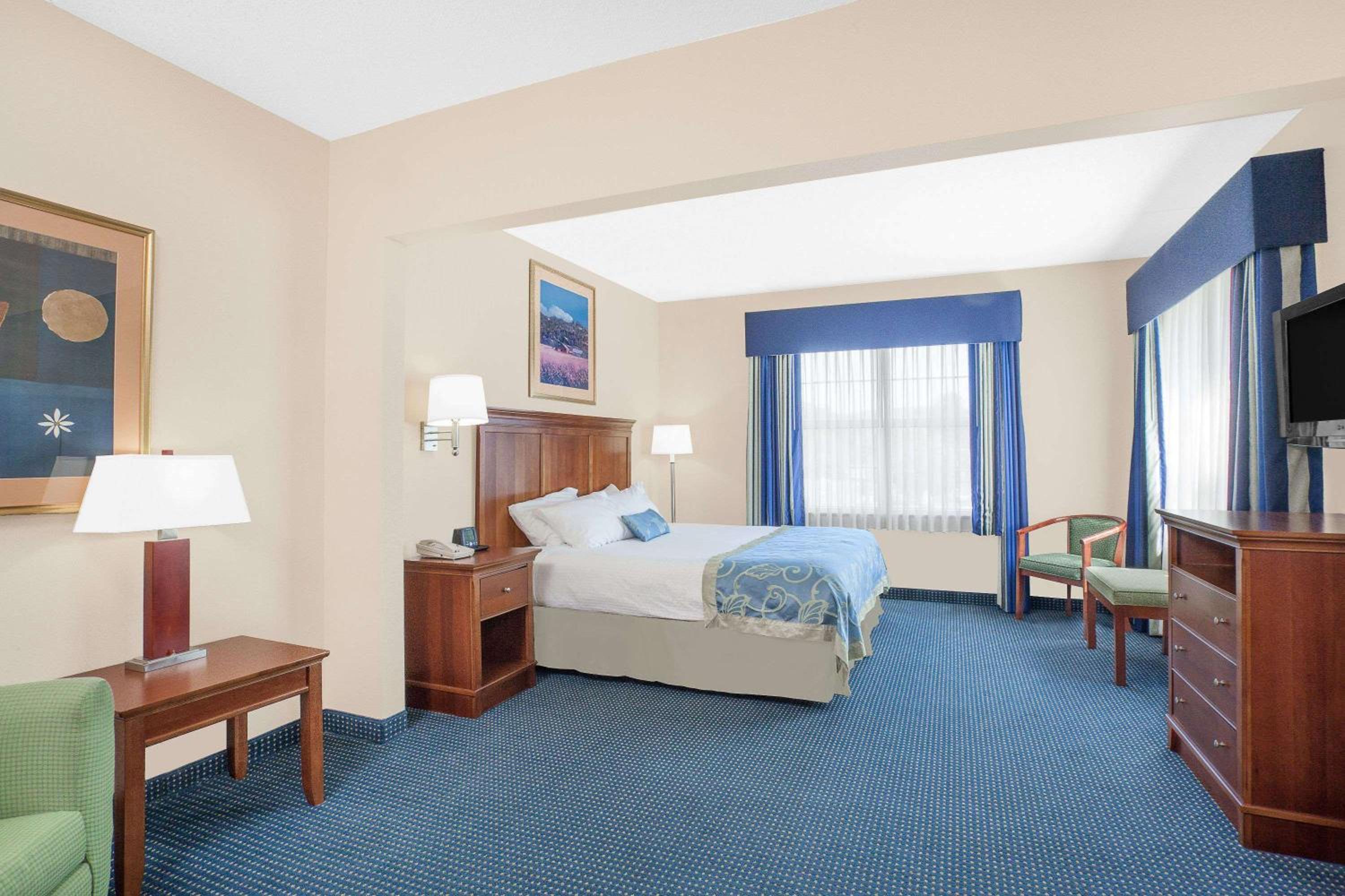 King Room - Non-Smoking - Photo 3