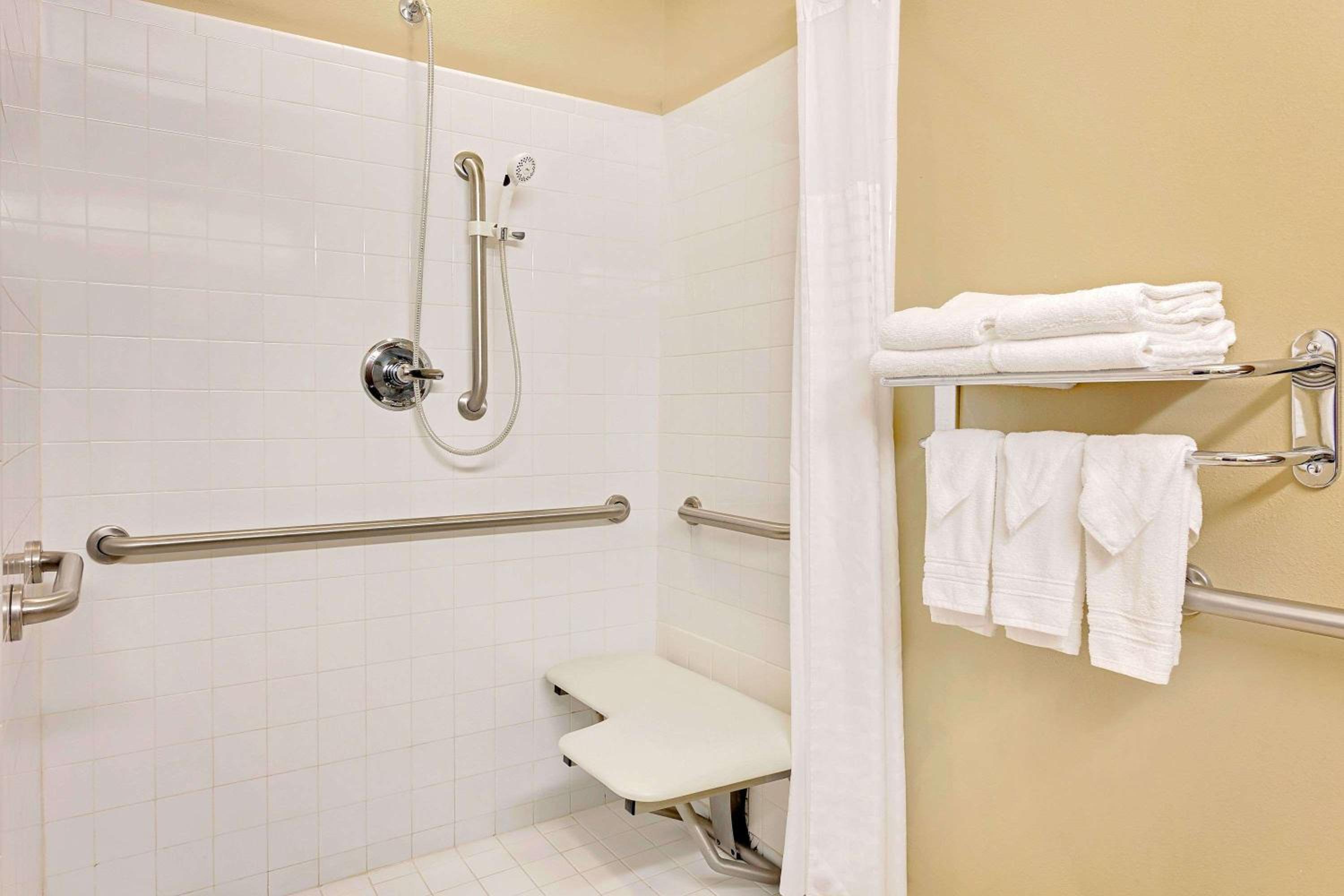 Queen Room - Disability Access/Non-Smoking - Photo 6