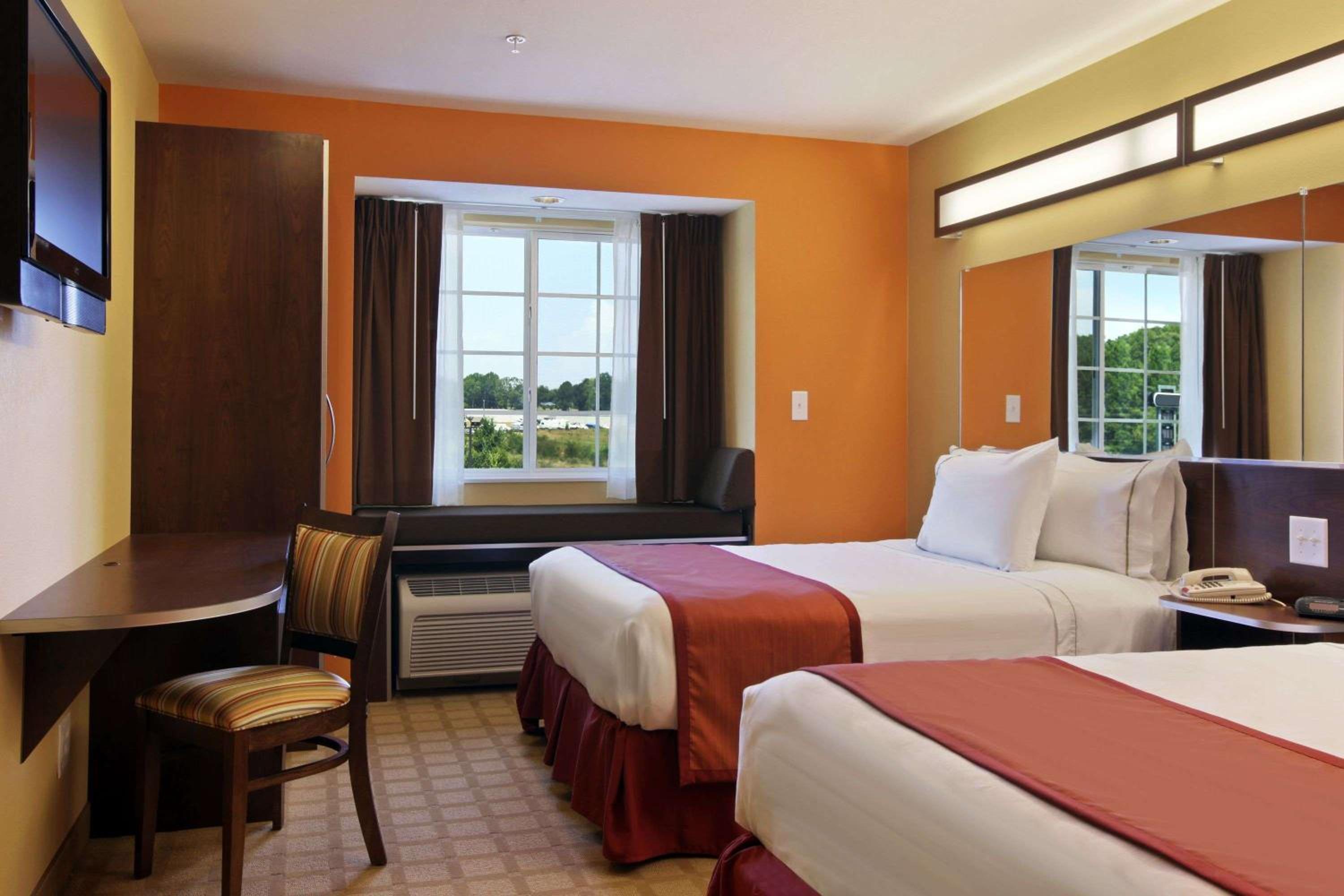 2 Queen Beds, Suite, Non-Smoking to 2 Queen Beds, Studio Suite, Non-Smoking - Photo 3