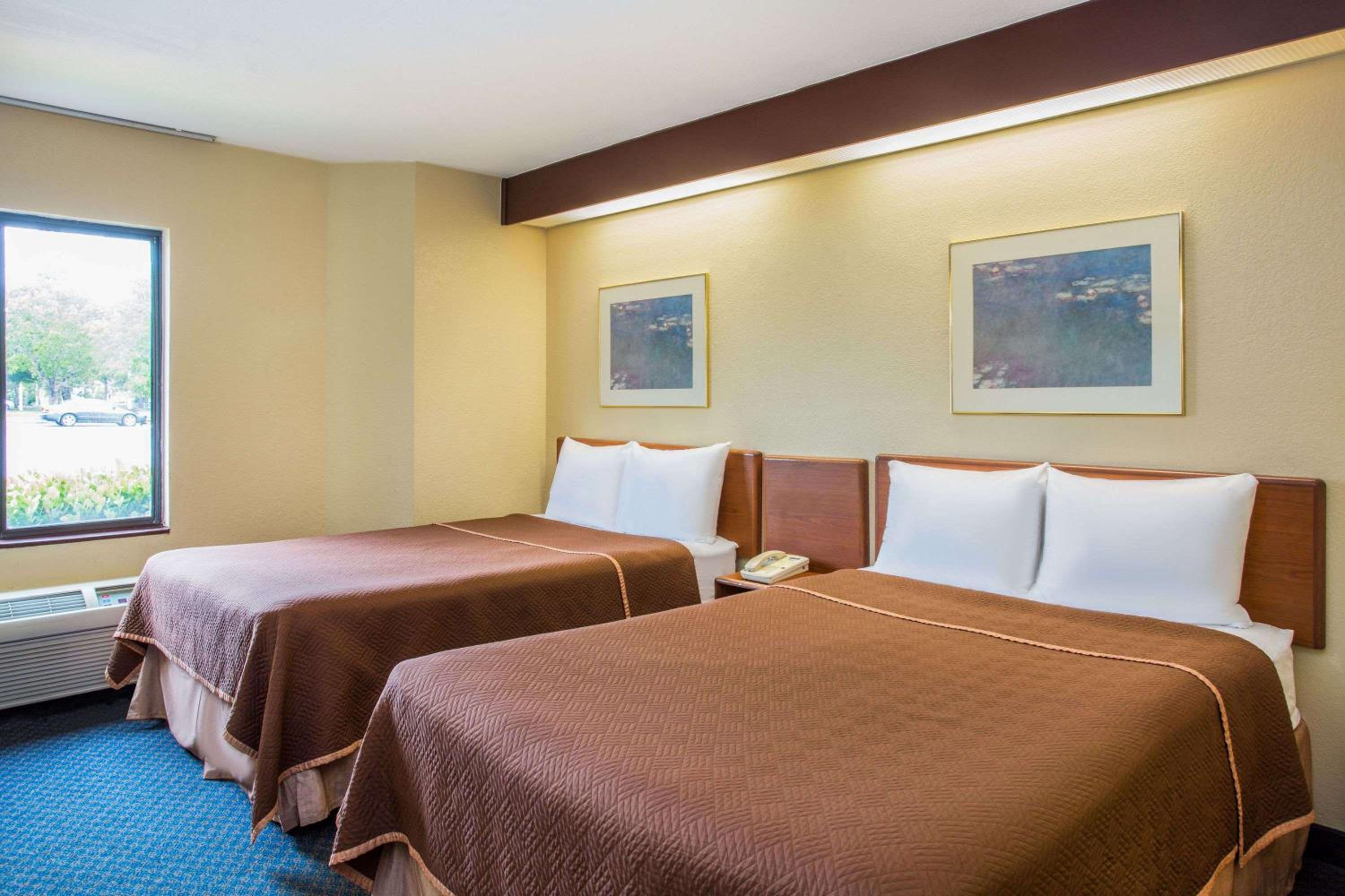 Double Room with Two Double Beds - Non-Smoking photo 2
