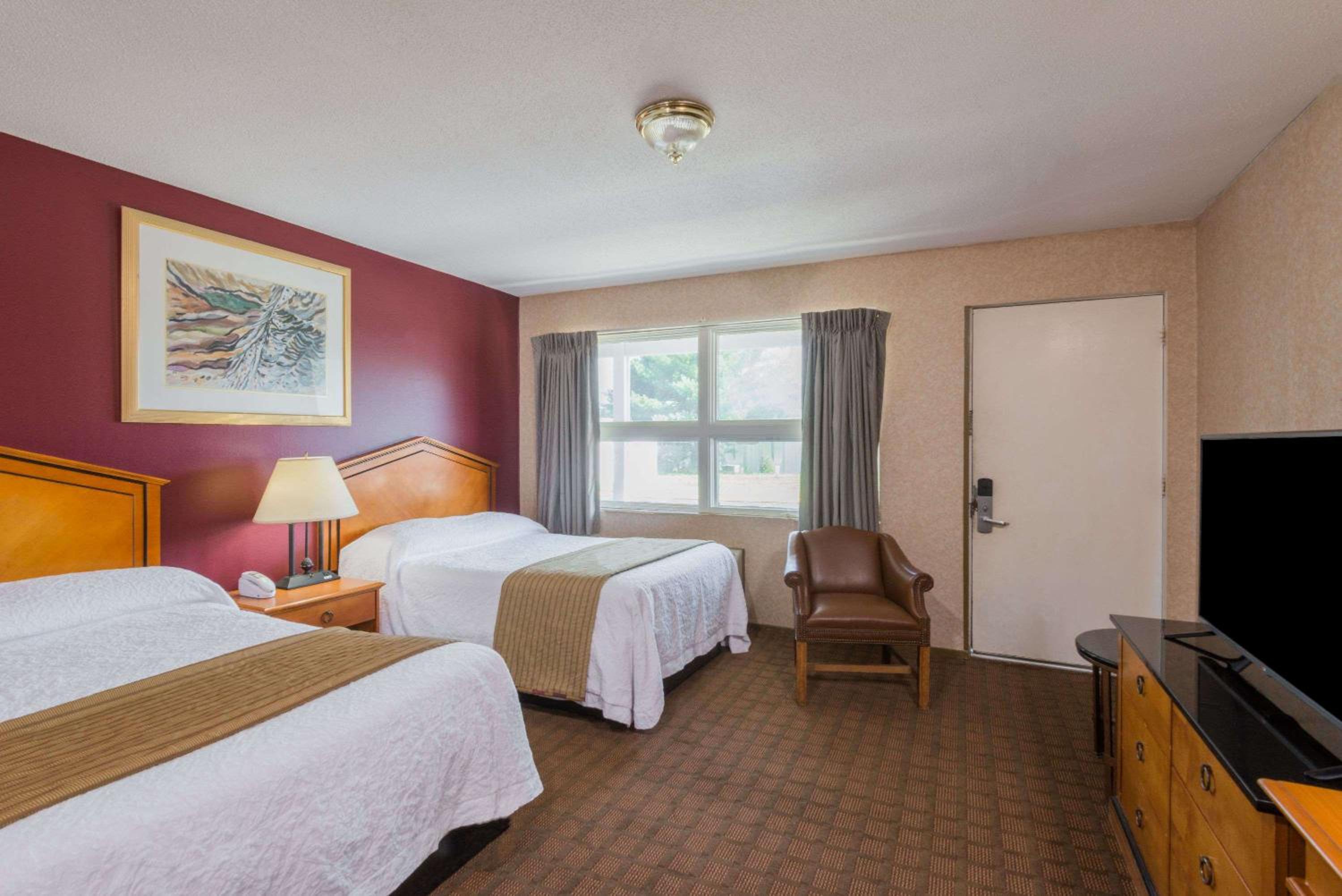 Double Room with Two Double Beds - Photo 4