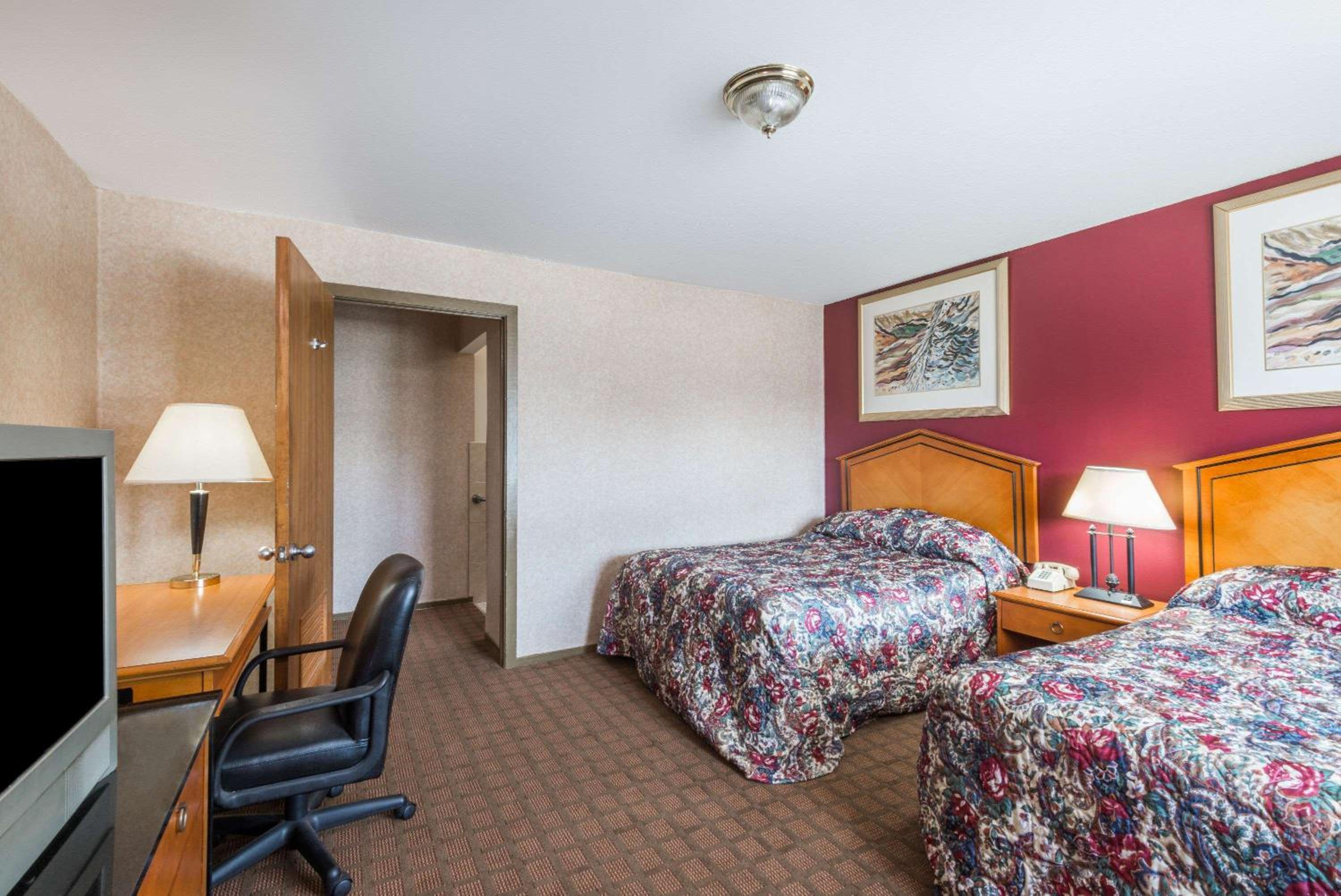 Double Room with Two Double Beds - Photo 5
