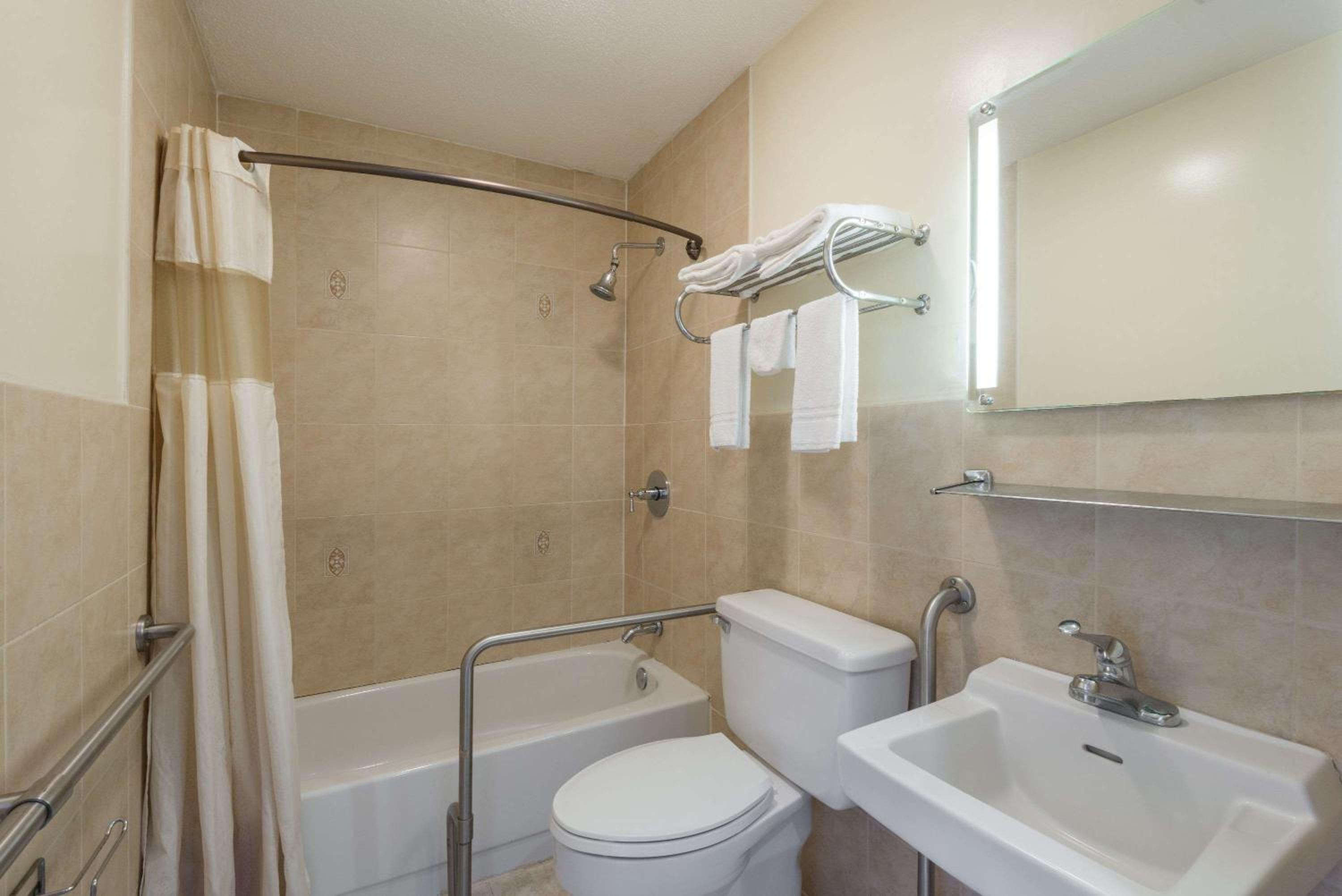 King Room - Disability Access photo 3