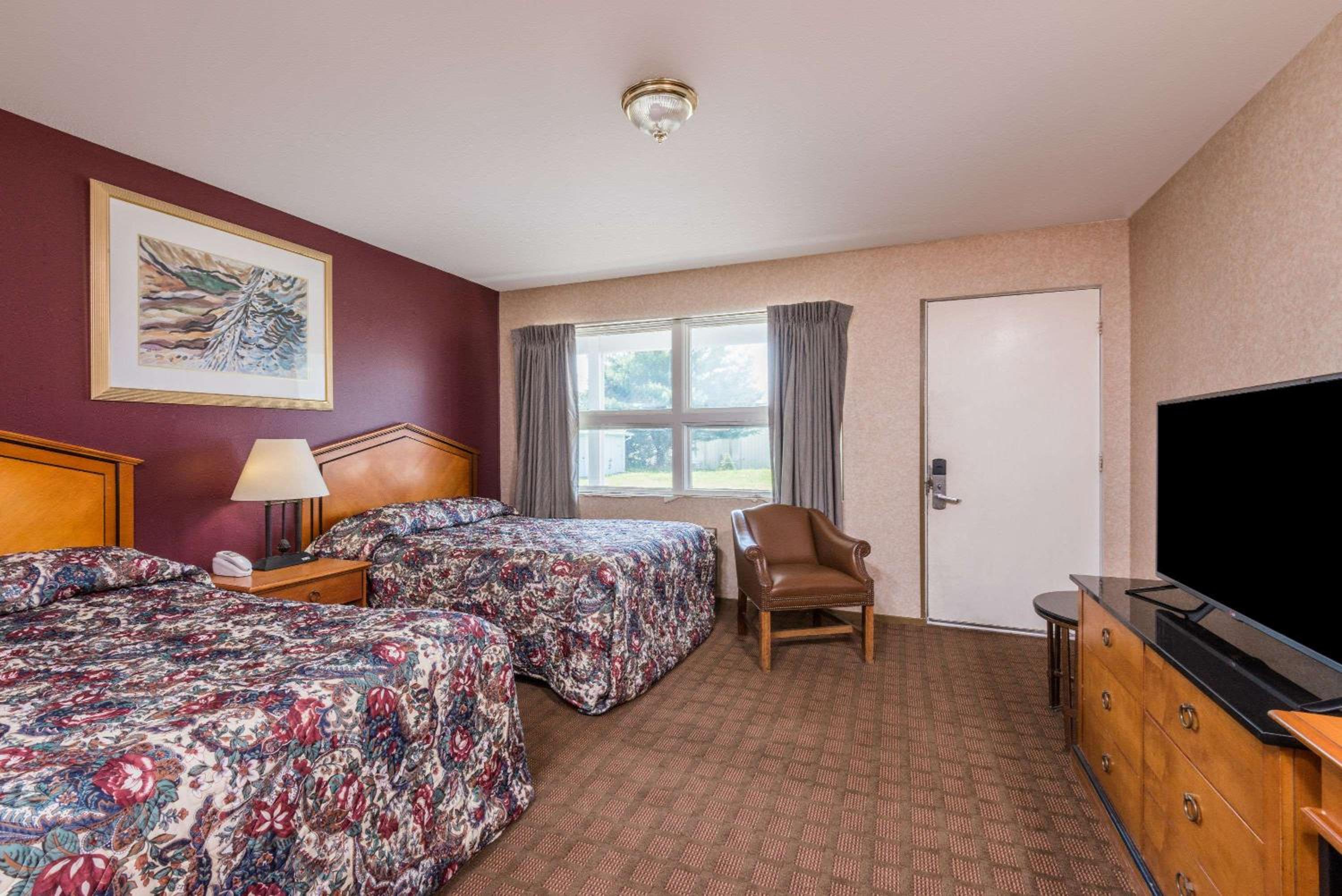 Double Room with Two Double Beds - Photo 10