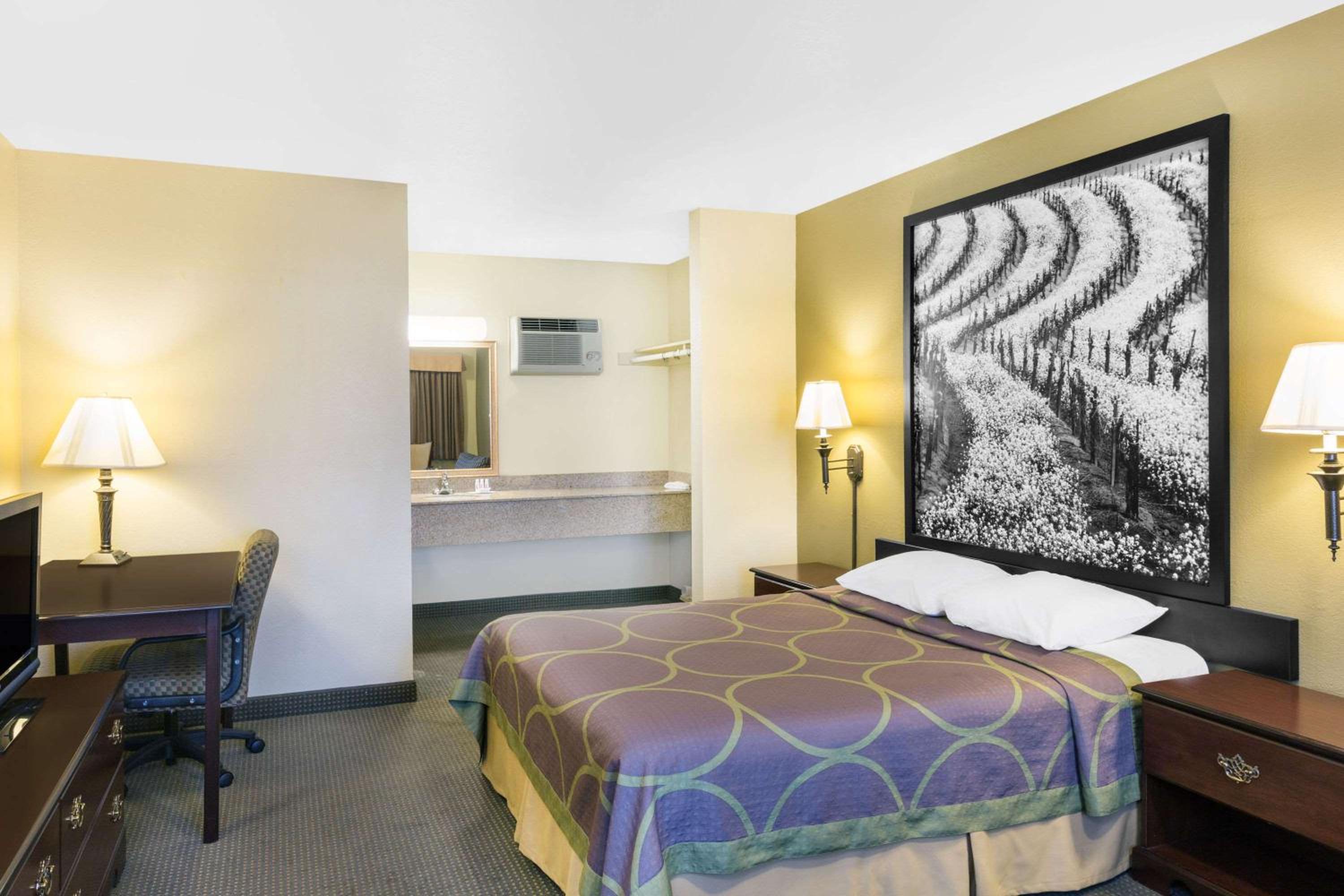King Room - Non-Smoking - Photo 12