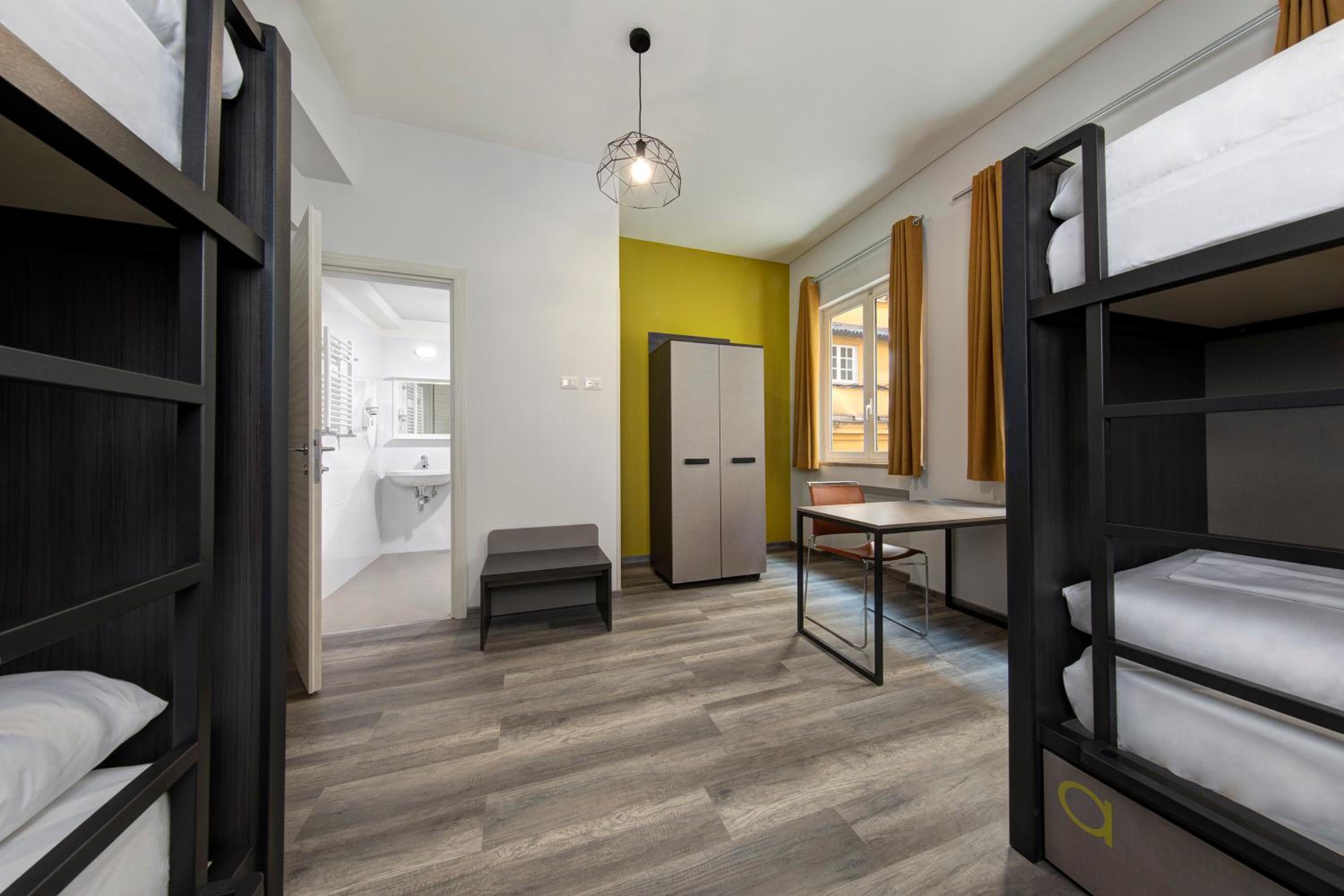 Bed in 4-Bed Mixed Dormitory Room photo 1
