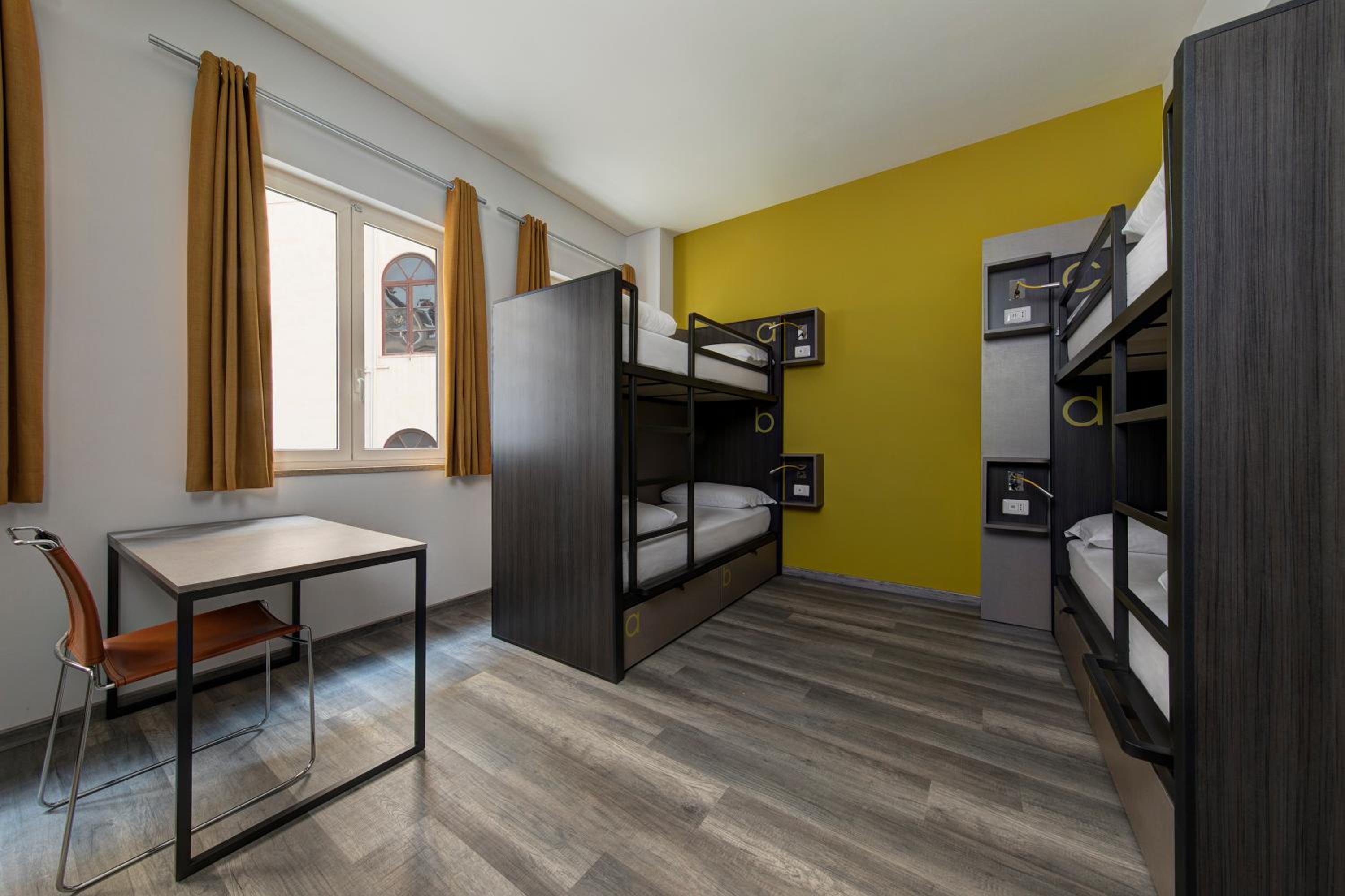 Bed in 4-Bed Mixed Dormitory Room photo 3
