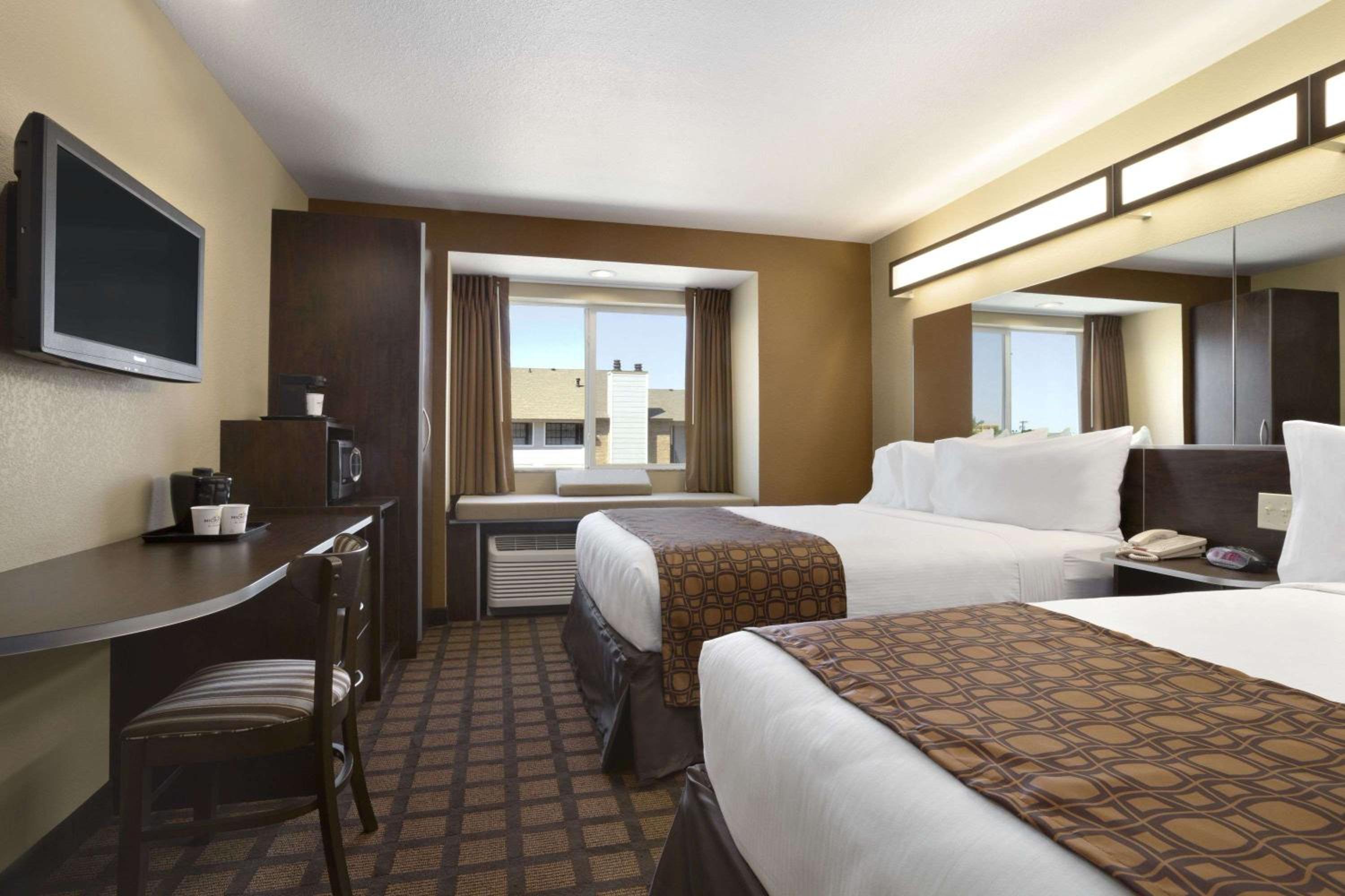 Deluxe Queen Room with Two Queen Beds- Disability Access - Non-Smoking photo 2