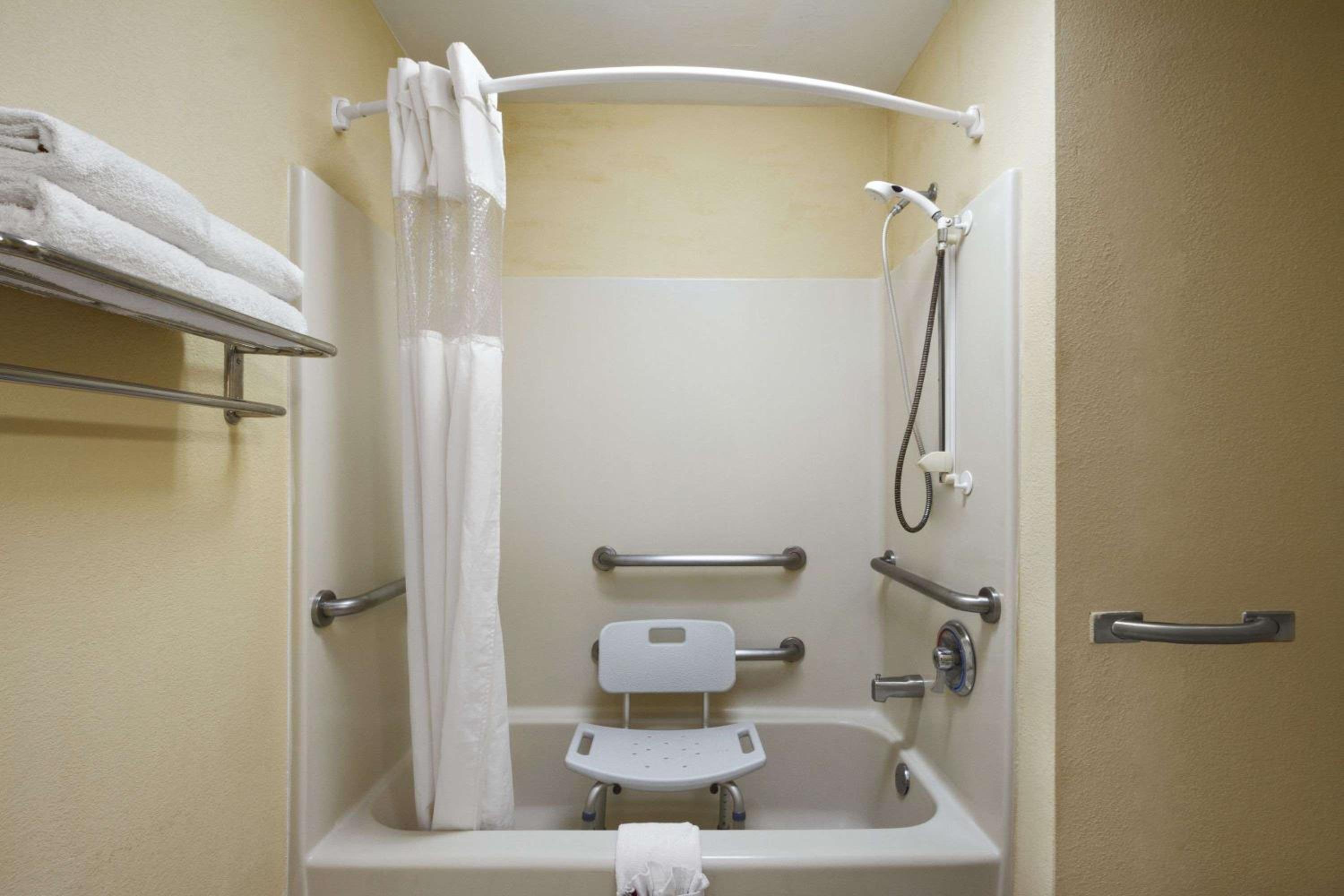 King Room - Accessible/Non Smoking - Photo 4