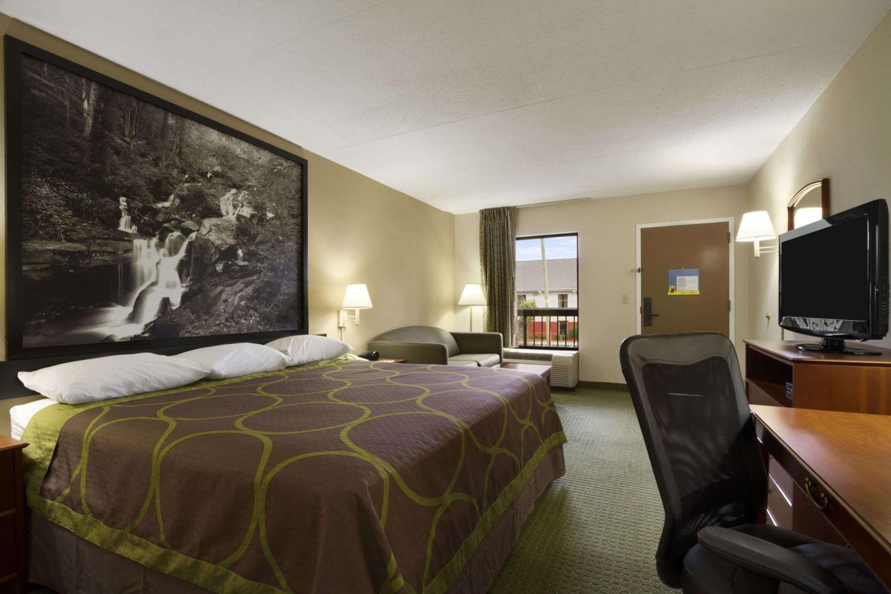 King Room - Non-Smoking - Photo 6