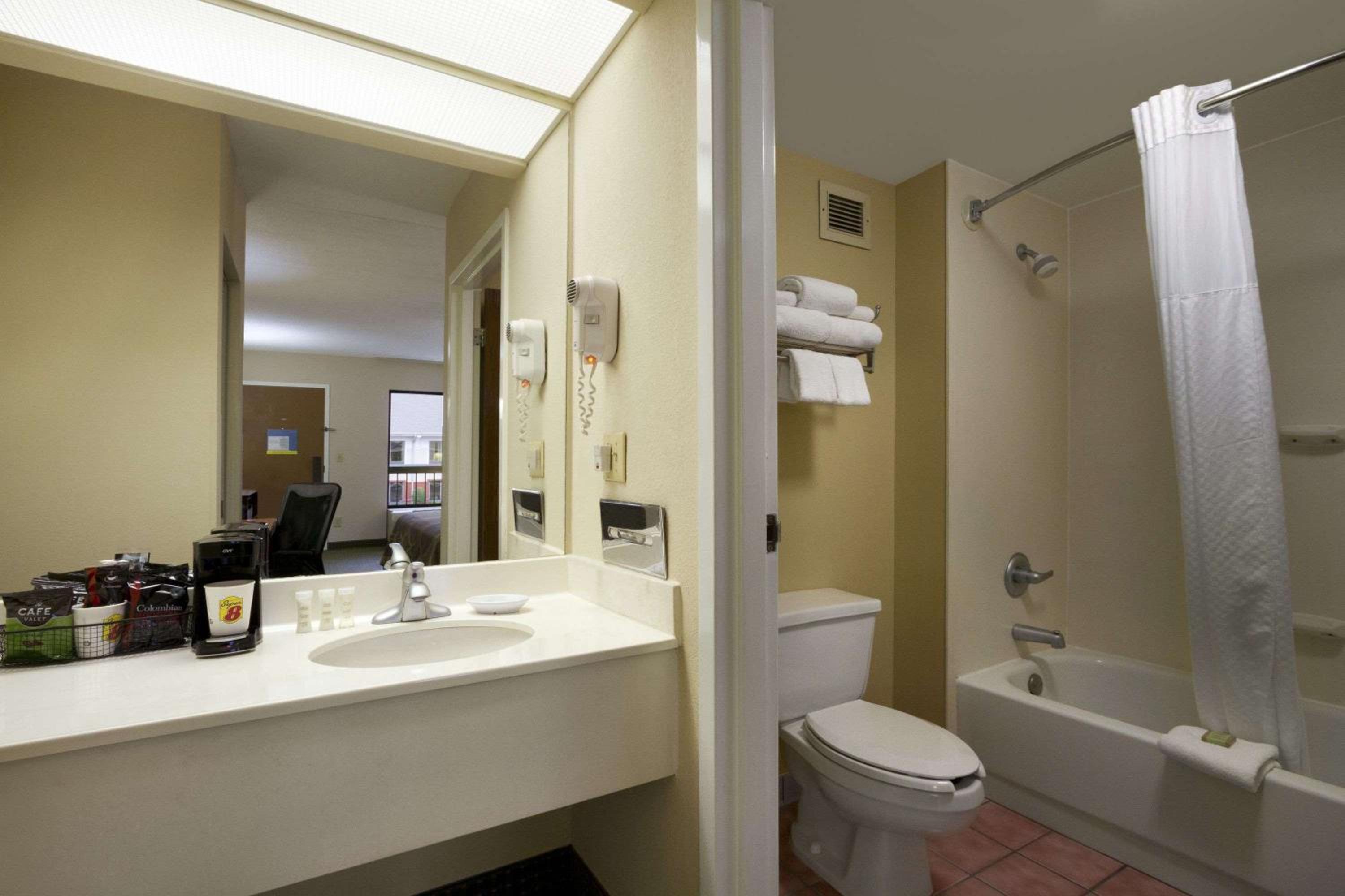 King Room - Non-Smoking - Photo 2
