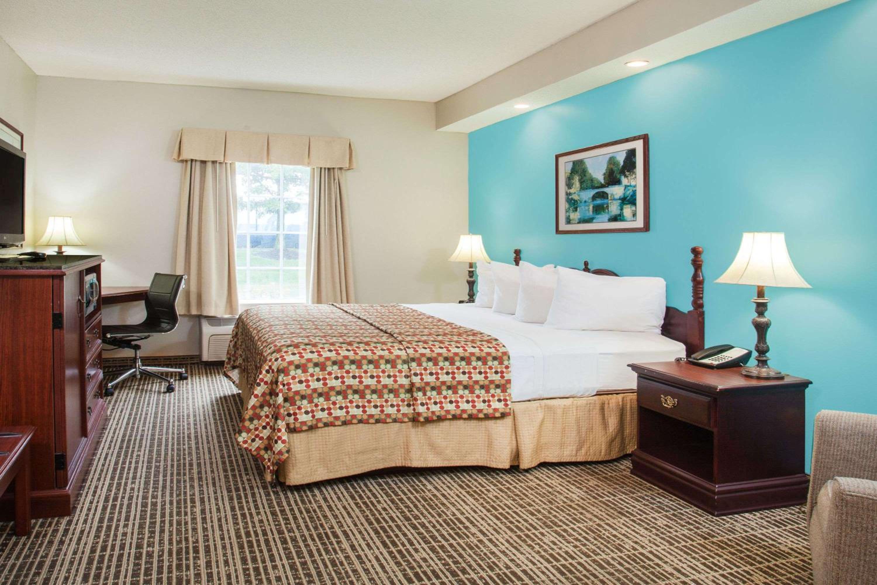 King Room - Non-Smoking - Photo 1