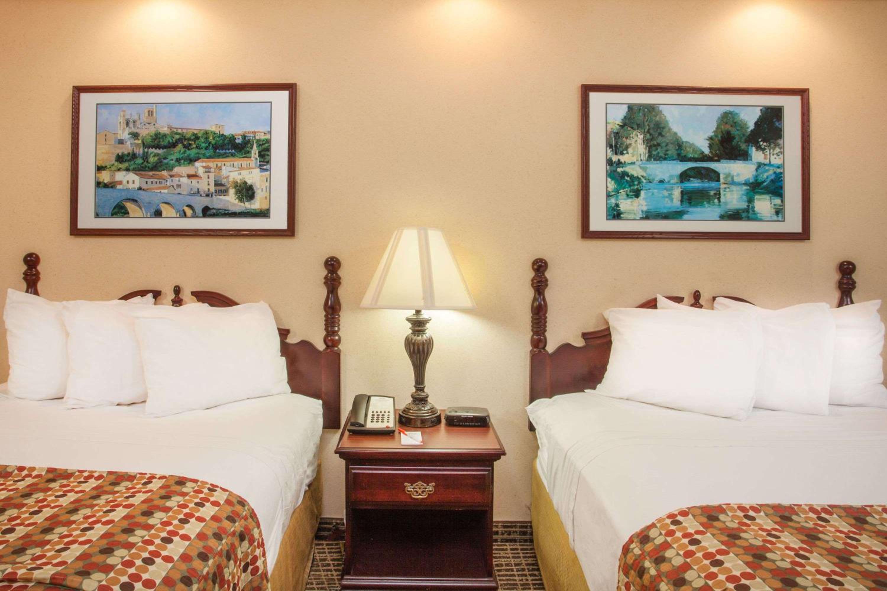 Double Room with Two Double Beds - Non-Smoking - Photo 1