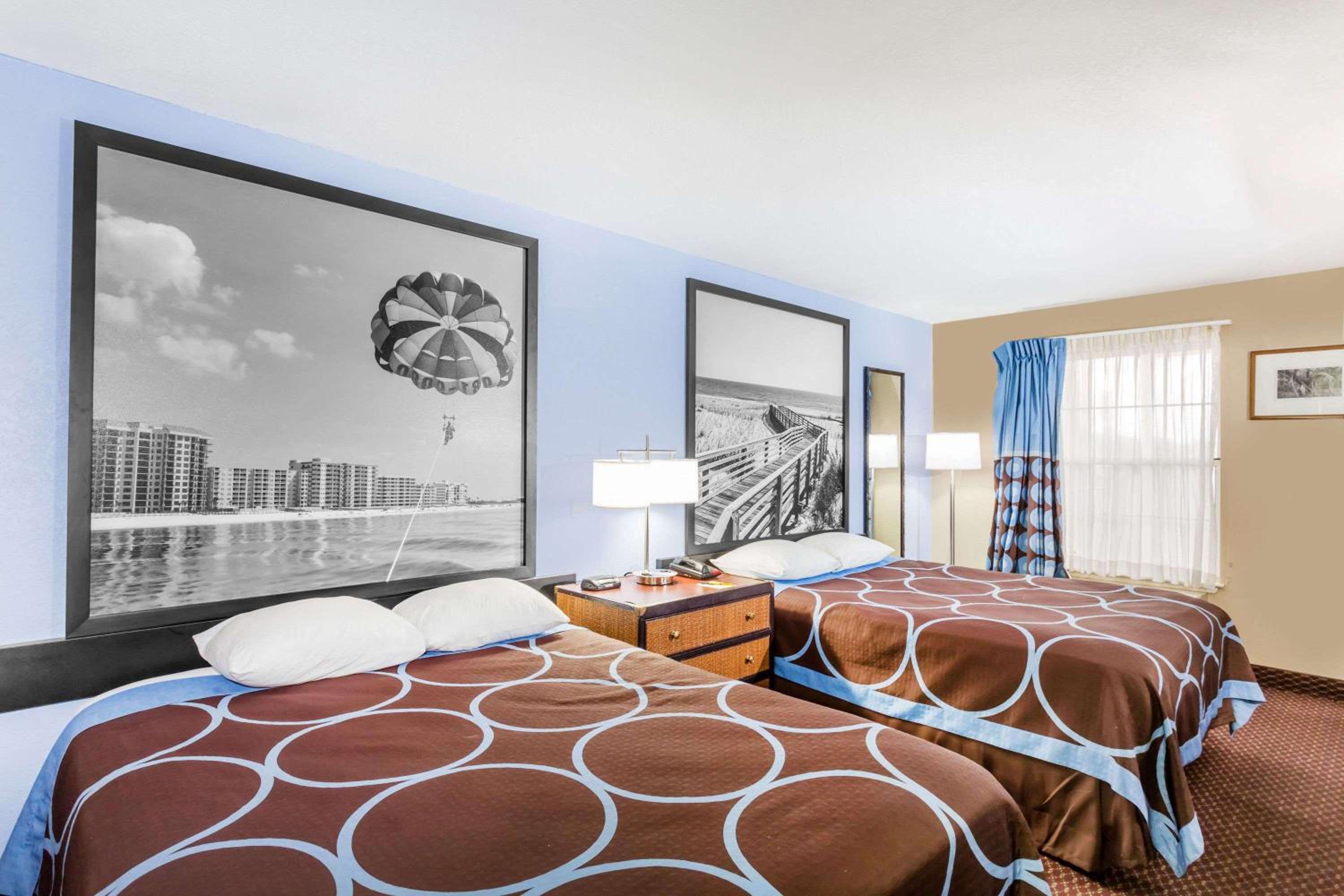 Queen Room with Two Queen Beds - Non-Smoking - Photo 1